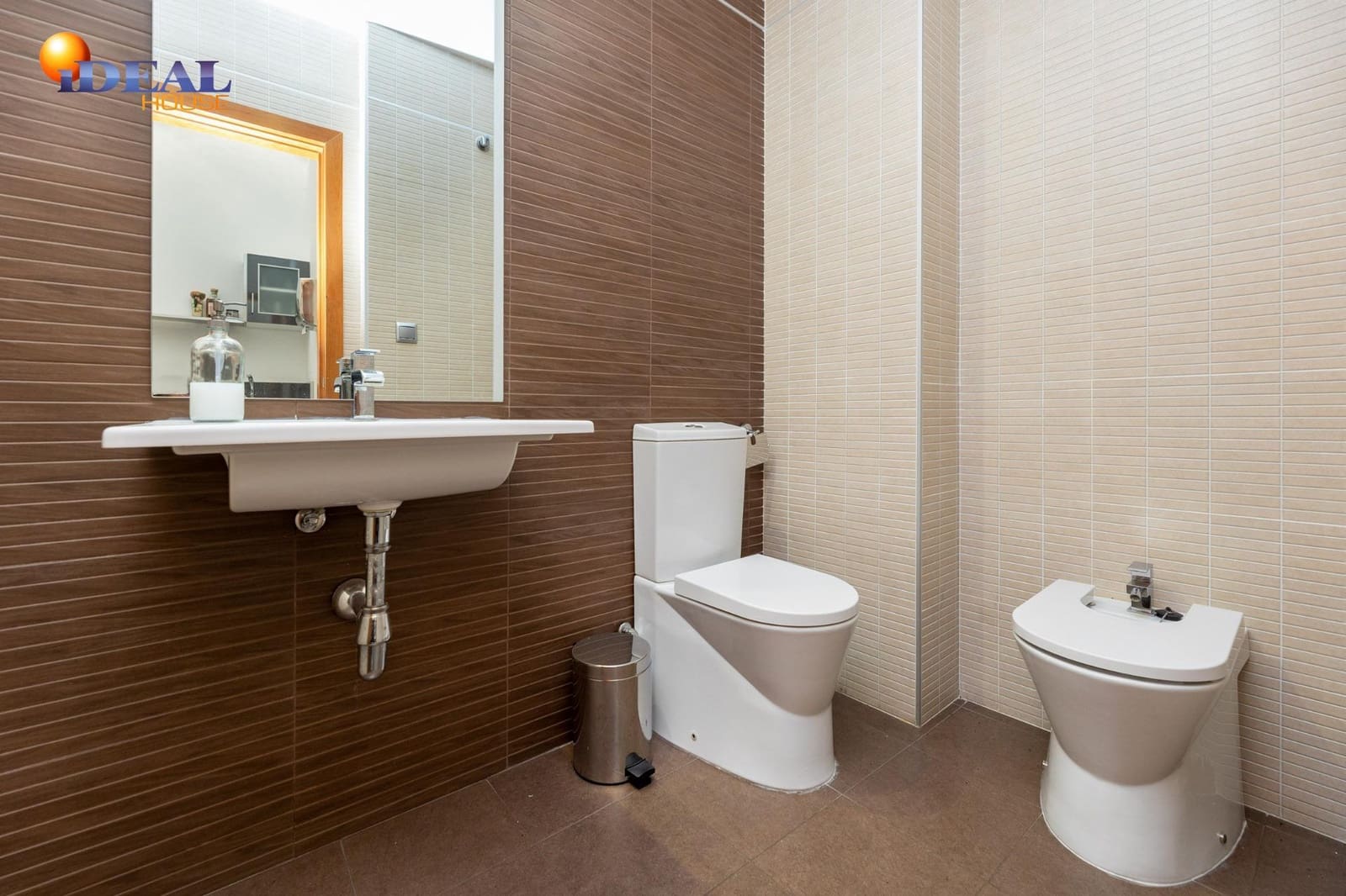 Commercial for sale in Granada city - € 435,000 (Ref: 9434037)