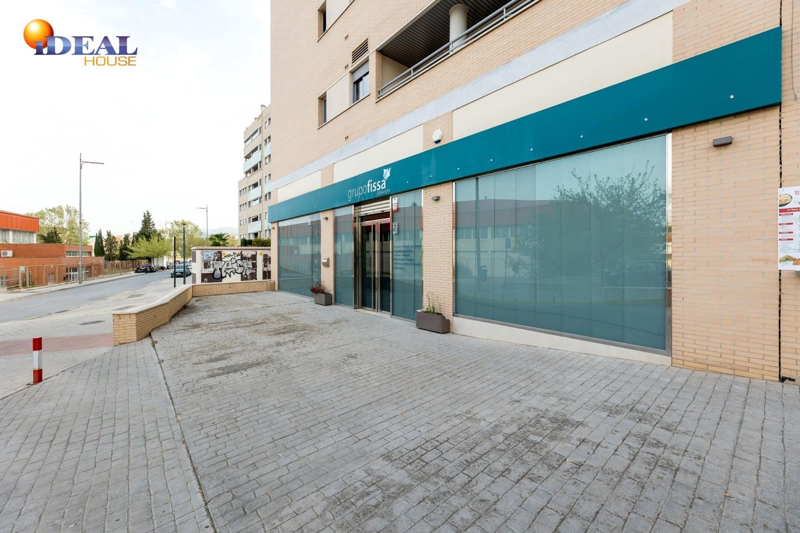 Commercial for sale in Granada city - € 435,000 (Ref: 9434037)