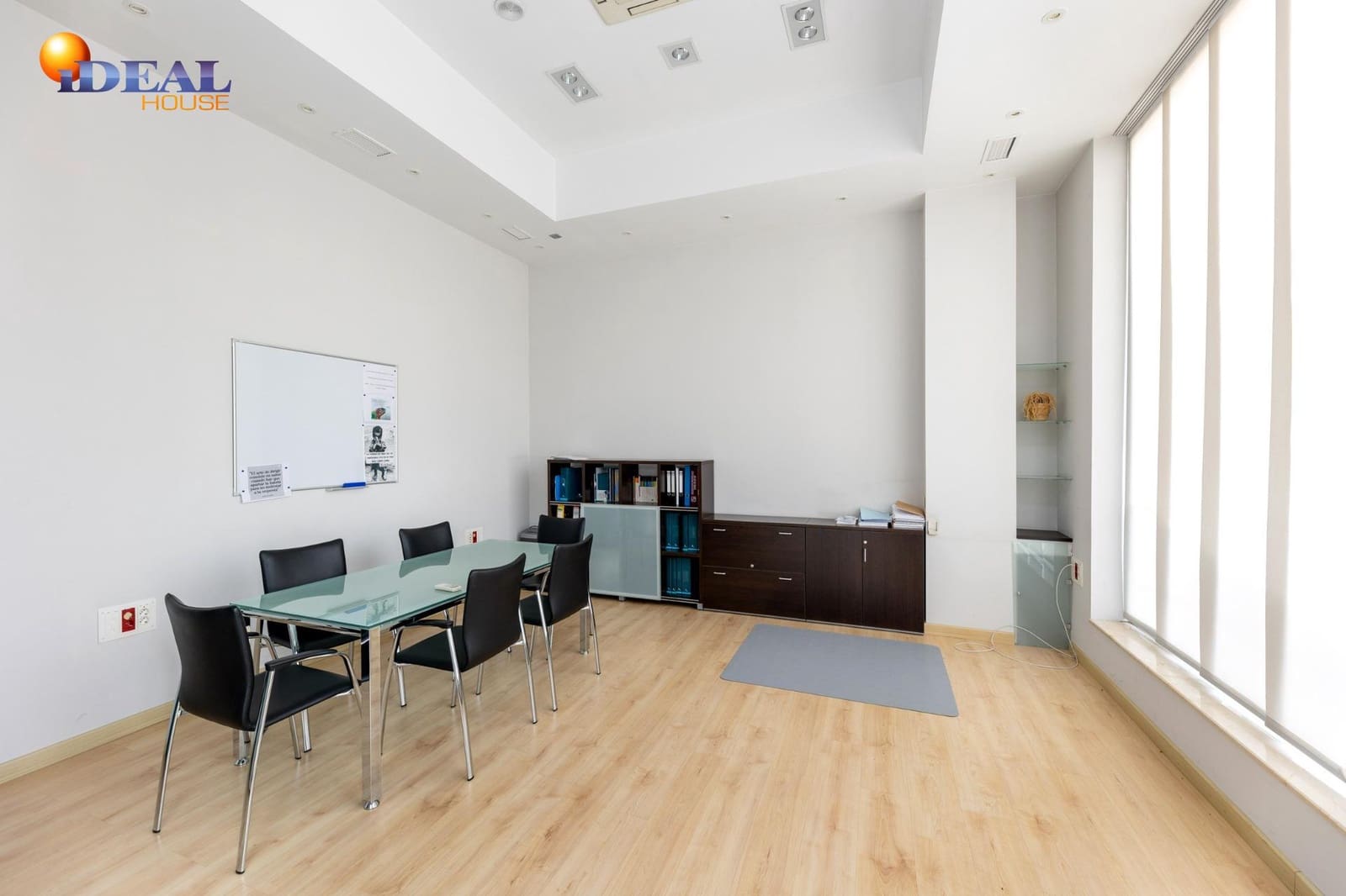 Commercial for sale in Granada city - € 435,000 (Ref: 9434037)