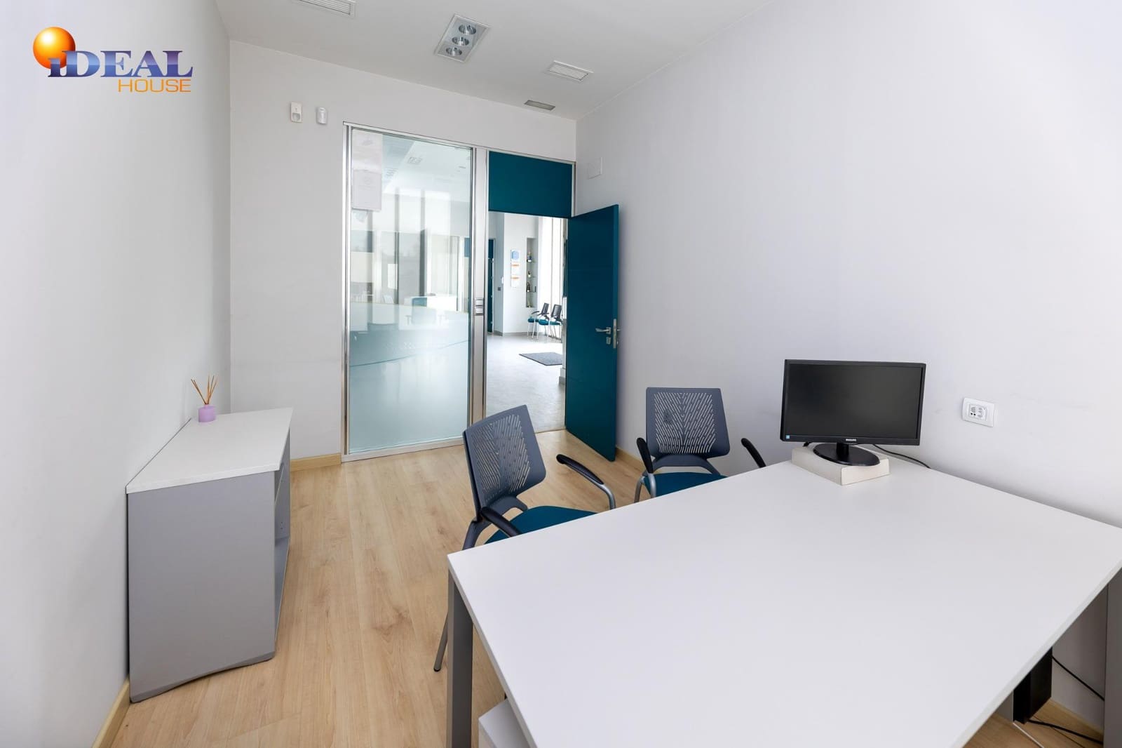 Commercial for sale in Granada city - € 435,000 (Ref: 9434037)