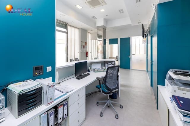 Commerciale in vendita in Granada città - 435.000 € (Rif: 9434037)