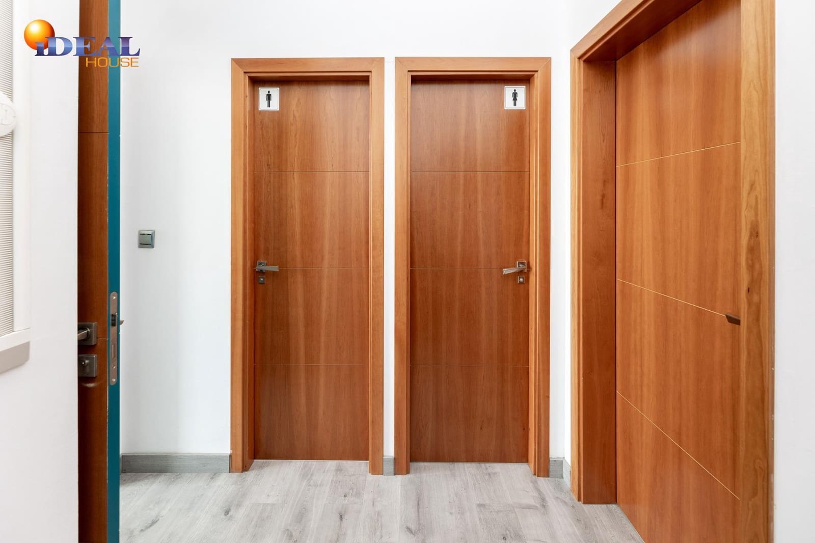 Commercial for sale in Granada city - € 435,000 (Ref: 9434037)