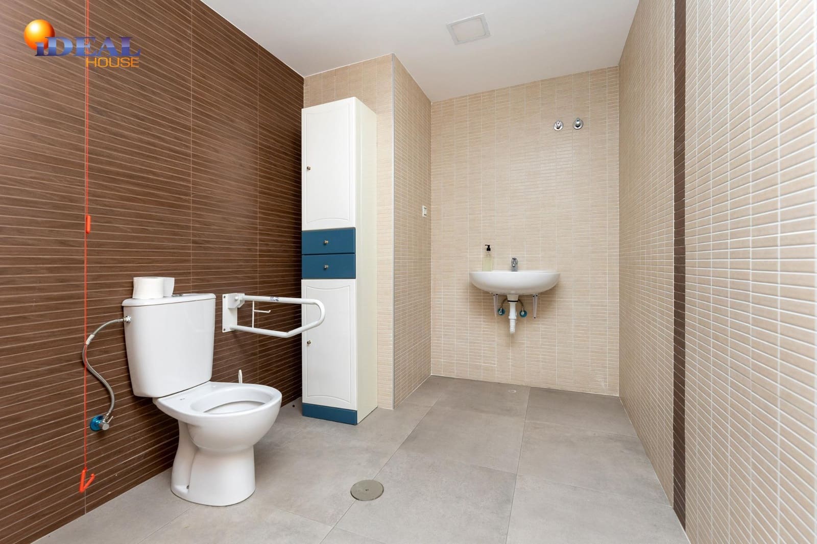 Commercial for sale in Granada city - € 435,000 (Ref: 9434037)