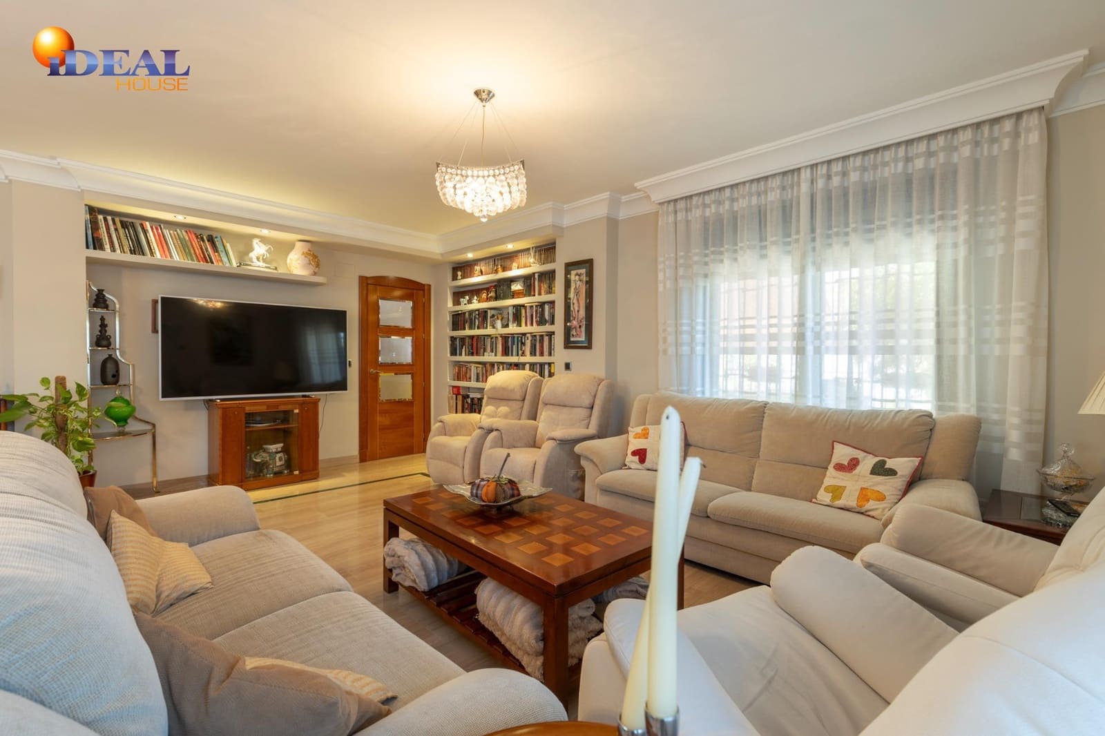 5 bedroom Villa for sale in Ogijares with pool garage - € 630,000 (Ref: 9434046)