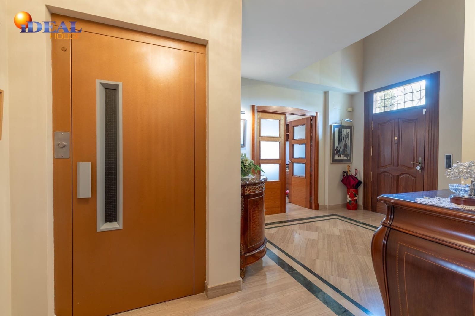 5 bedroom Villa for sale in Ogijares with pool garage - € 630,000 (Ref: 9434046)