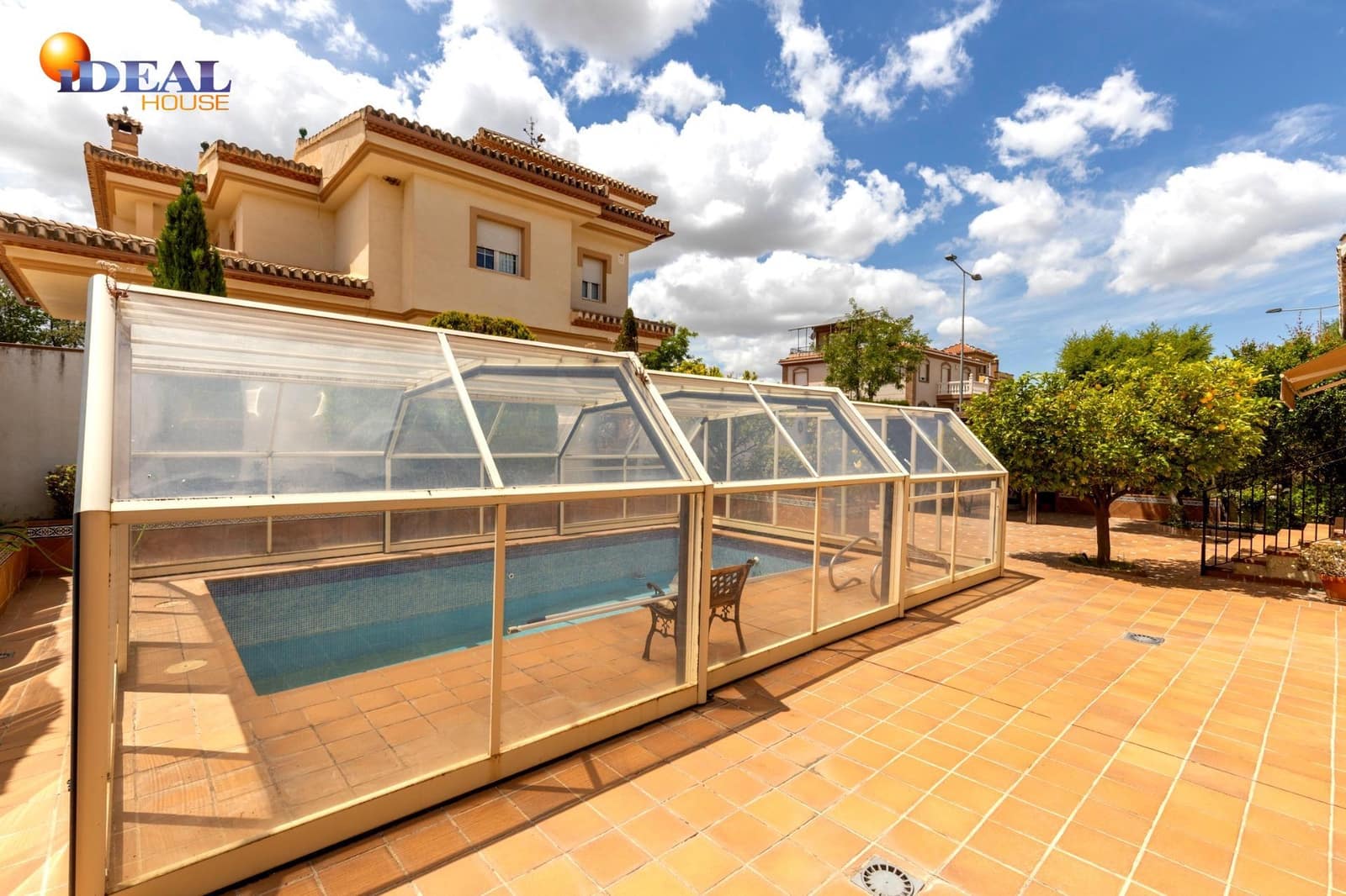 5 bedroom Villa for sale in Ogijares with pool garage - € 630,000 (Ref: 9434046)