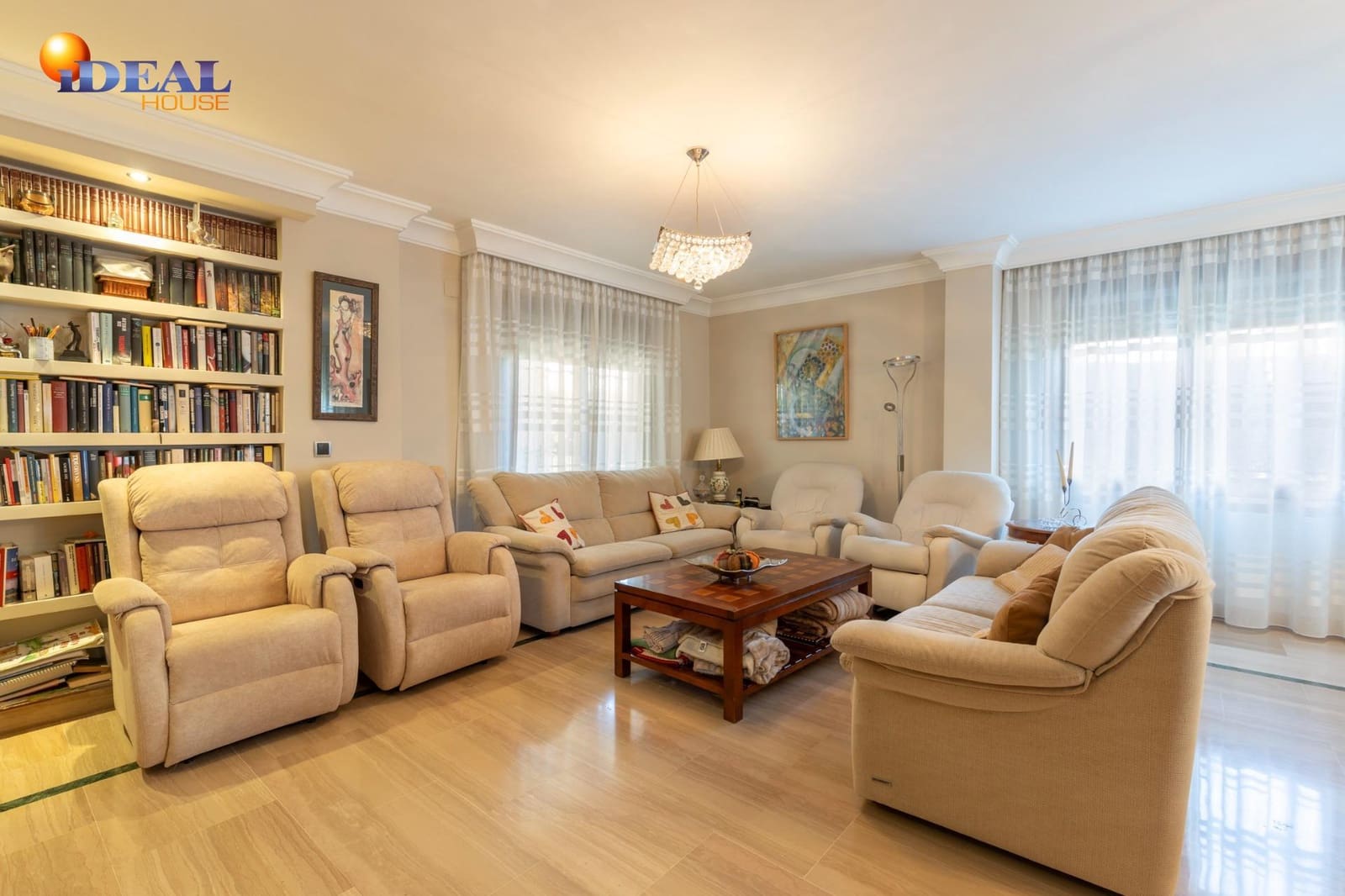 5 bedroom Villa for sale in Ogijares with pool garage - € 630,000 (Ref: 9434046)