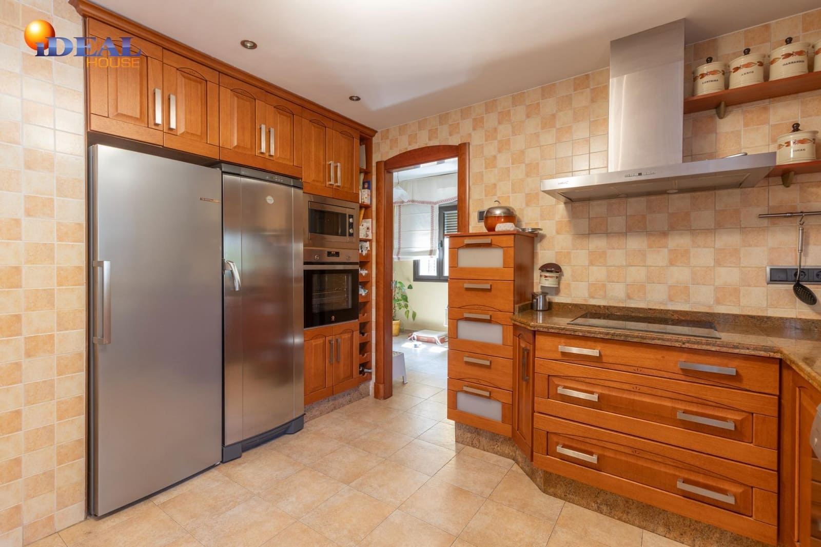 5 bedroom Villa for sale in Ogijares with pool garage - € 630,000 (Ref: 9434046)