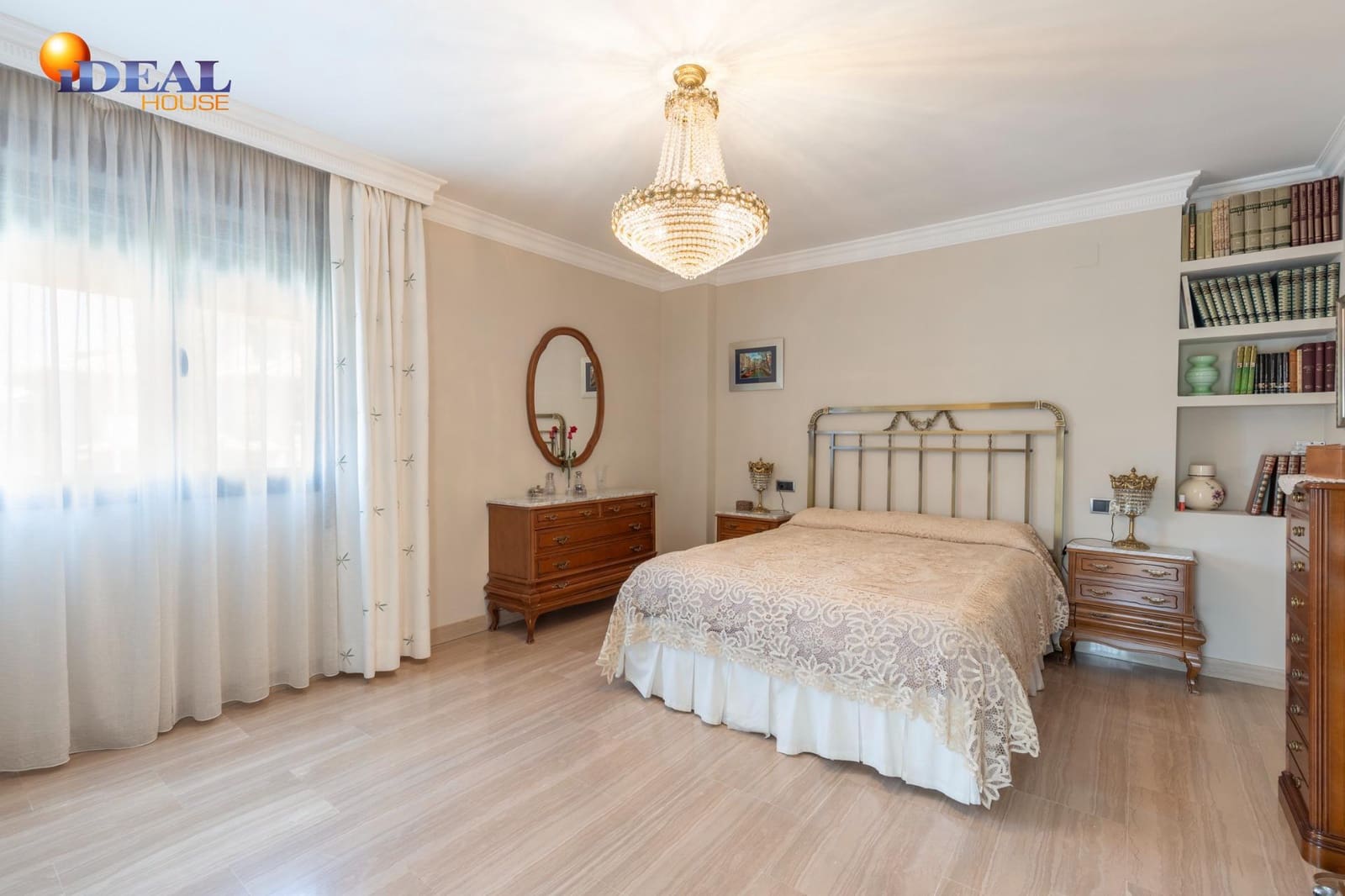 5 bedroom Villa for sale in Ogijares with pool garage - € 630,000 (Ref: 9434046)