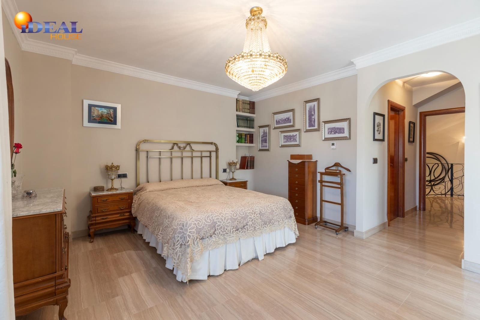 5 bedroom Villa for sale in Ogijares with pool garage - € 630,000 (Ref: 9434046)