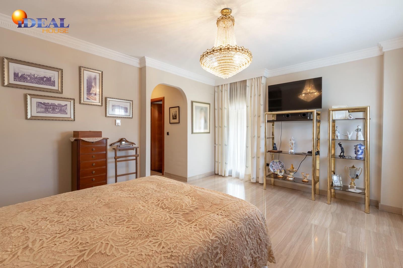 5 bedroom Villa for sale in Ogijares with pool garage - € 630,000 (Ref: 9434046)