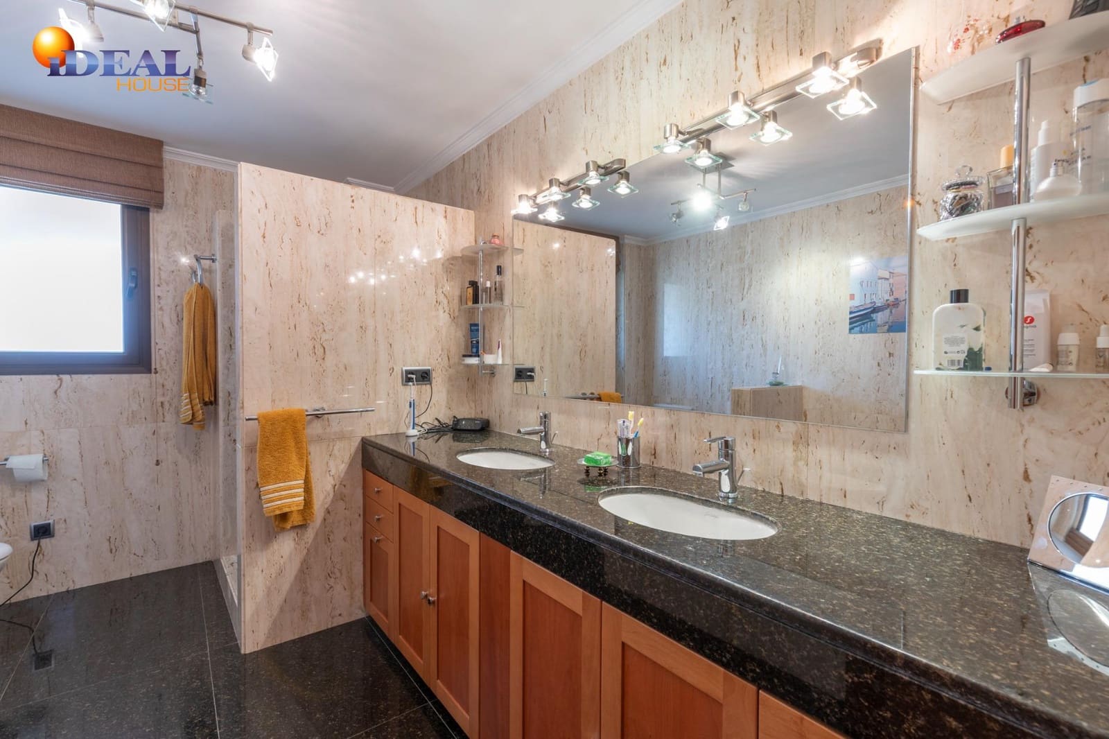 5 bedroom Villa for sale in Ogijares with pool garage - € 630,000 (Ref: 9434046)