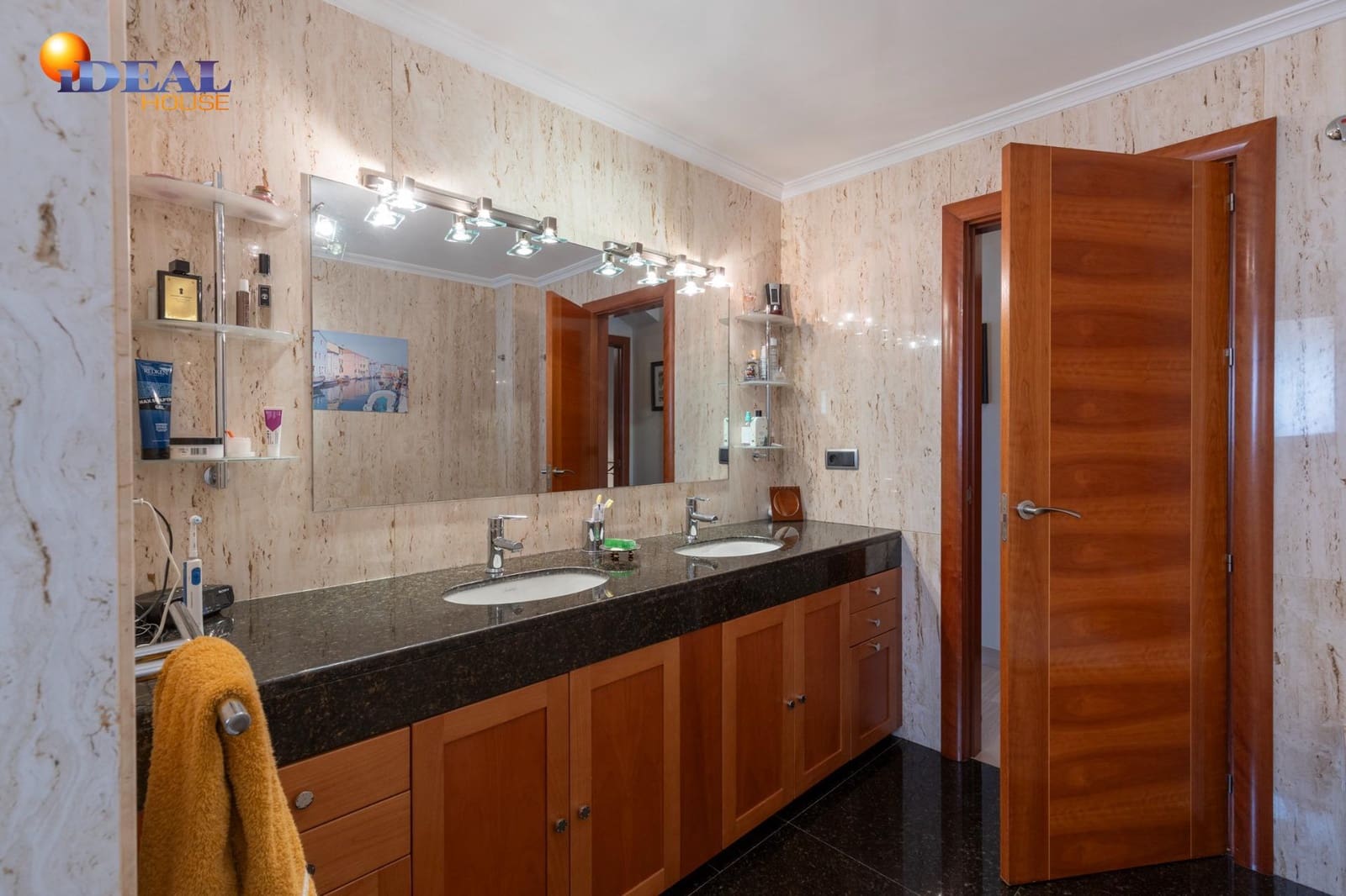 5 bedroom Villa for sale in Ogijares with pool garage - € 630,000 (Ref: 9434046)