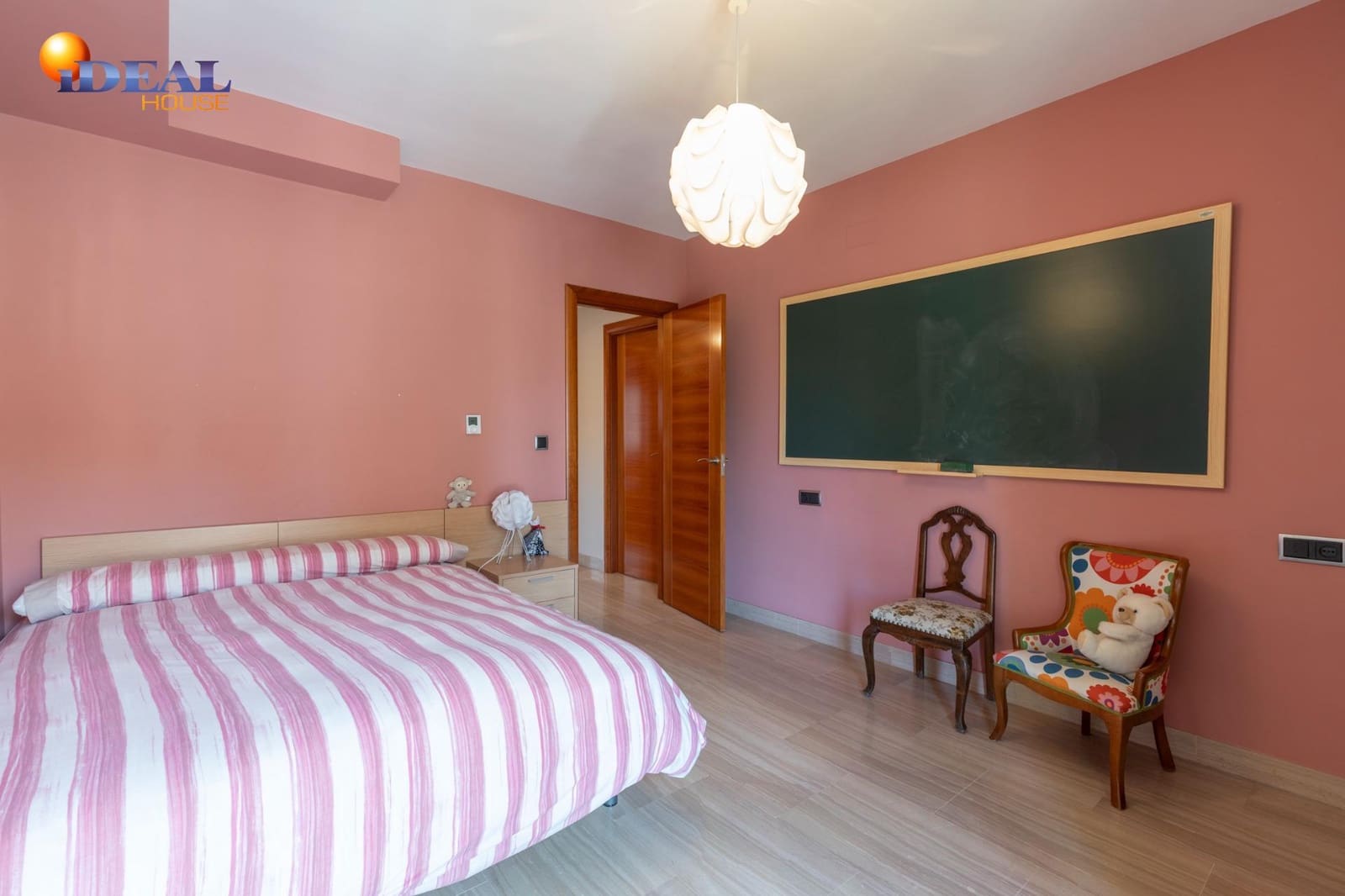 5 bedroom Villa for sale in Ogijares with pool garage - € 630,000 (Ref: 9434046)