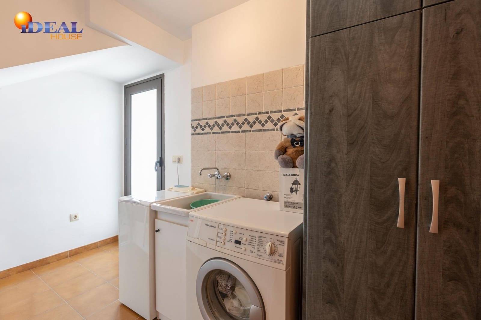 5 bedroom Villa for sale in Ogijares with pool garage - € 630,000 (Ref: 9434046)