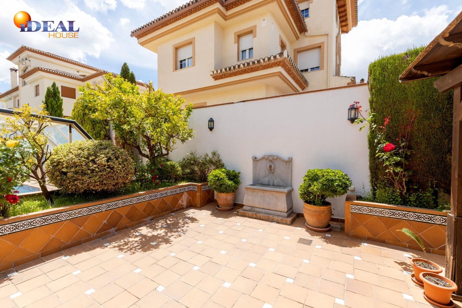5 bedroom Villa for sale in Ogijares with pool garage - € 630,000 (Ref: 9434046)