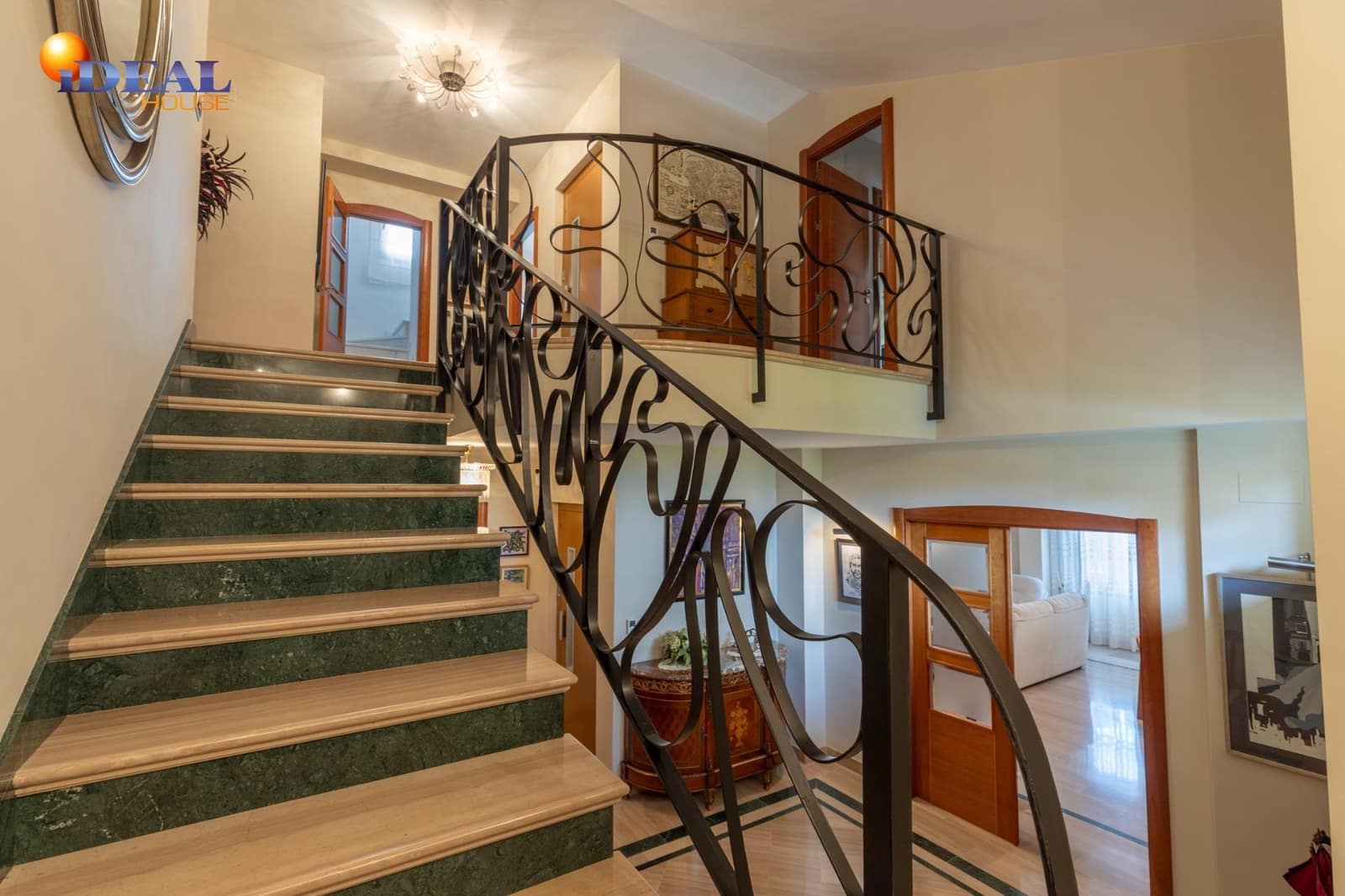 5 bedroom Villa for sale in Ogijares with pool garage - € 630,000 (Ref: 9434046)