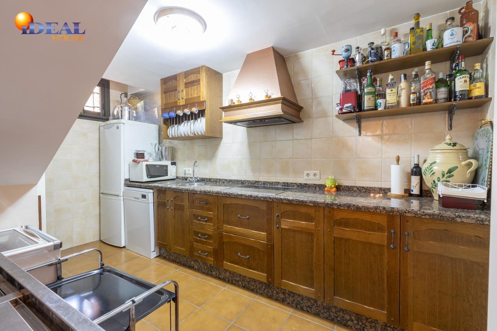 5 bedroom Villa for sale in Ogijares with pool garage - € 630,000 (Ref: 9434046)