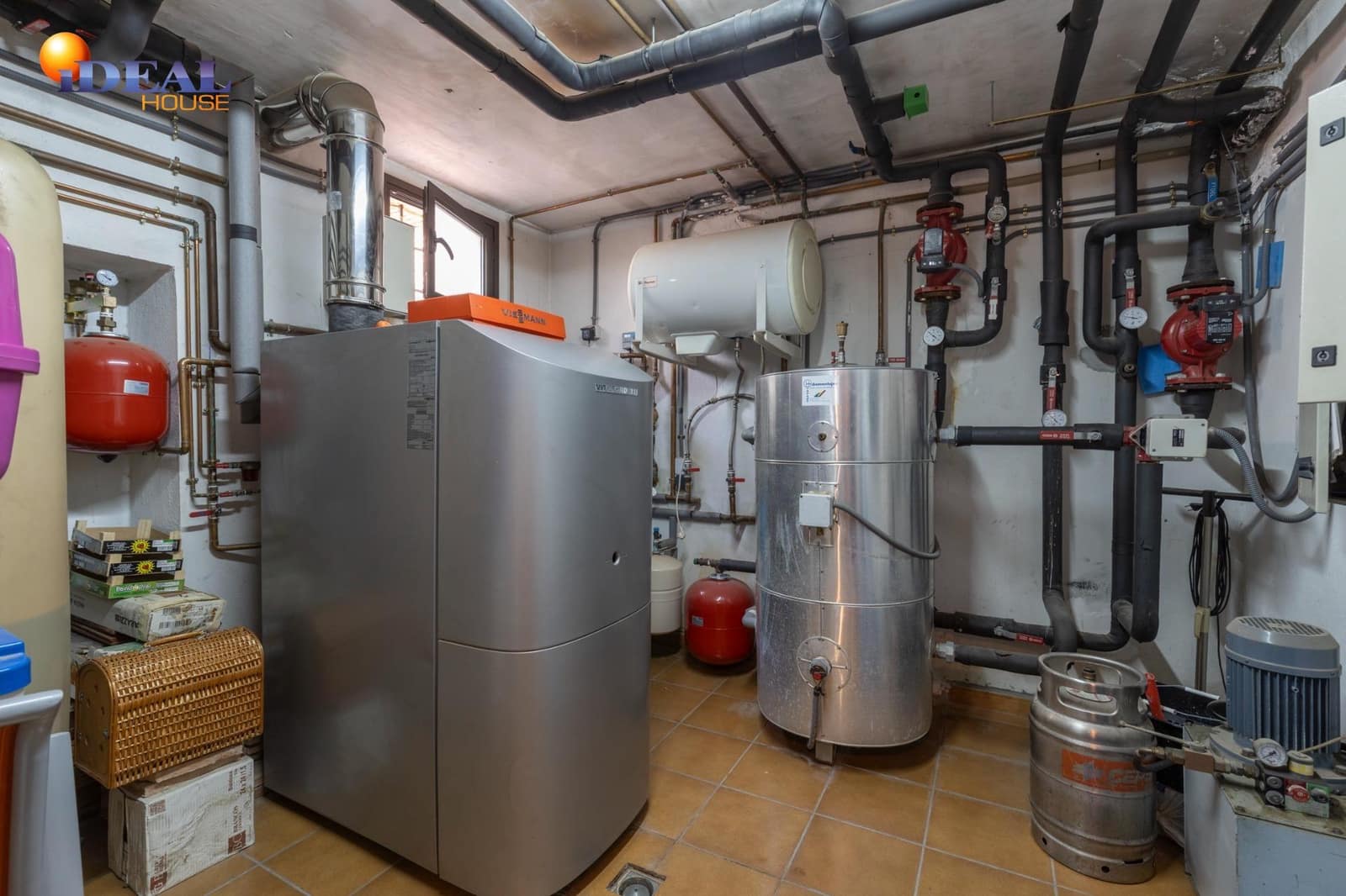 5 bedroom Villa for sale in Ogijares with pool garage - € 630,000 (Ref: 9434046)