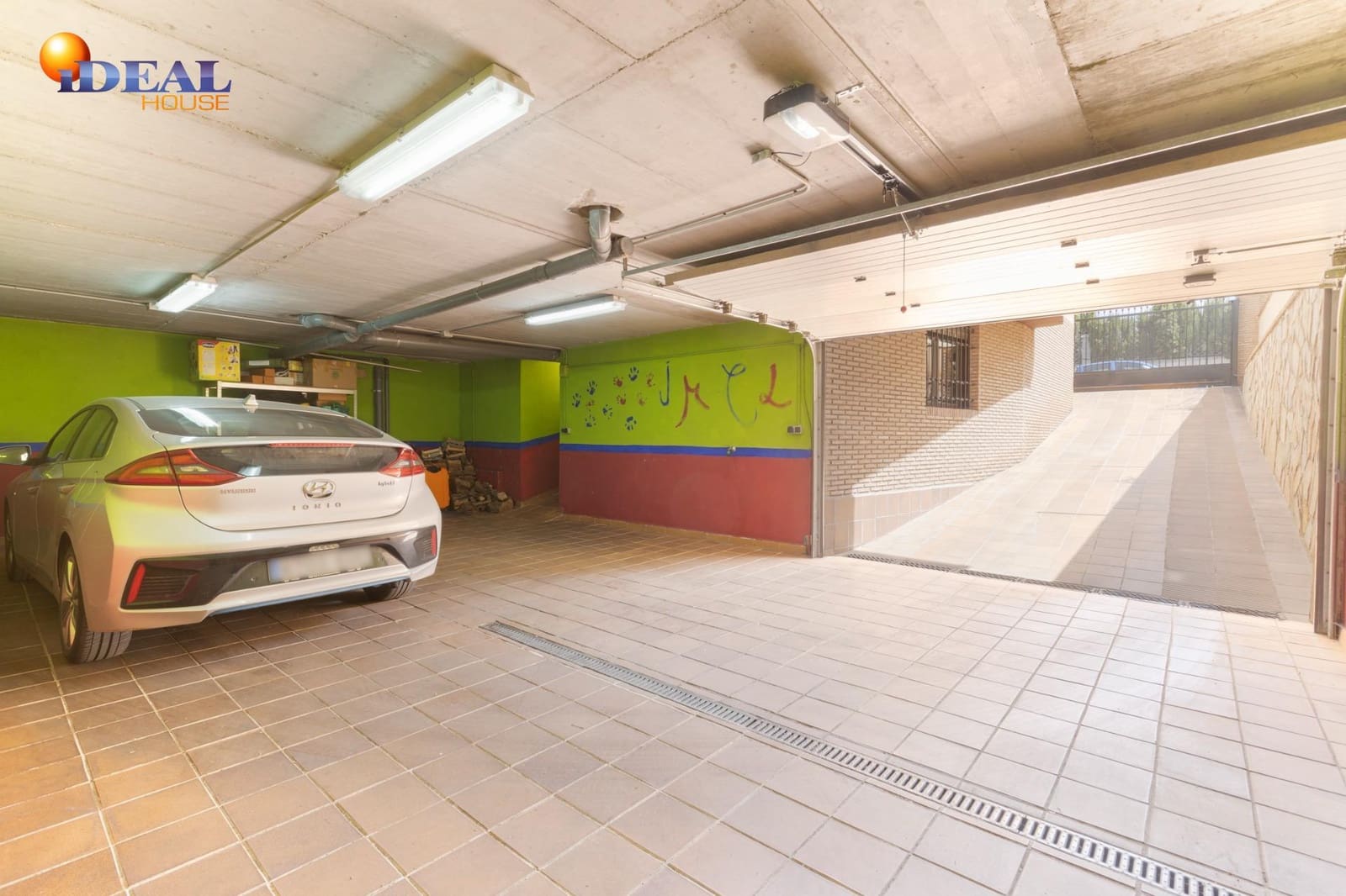 5 bedroom Villa for sale in Ogijares with pool garage - € 630,000 (Ref: 9434046)