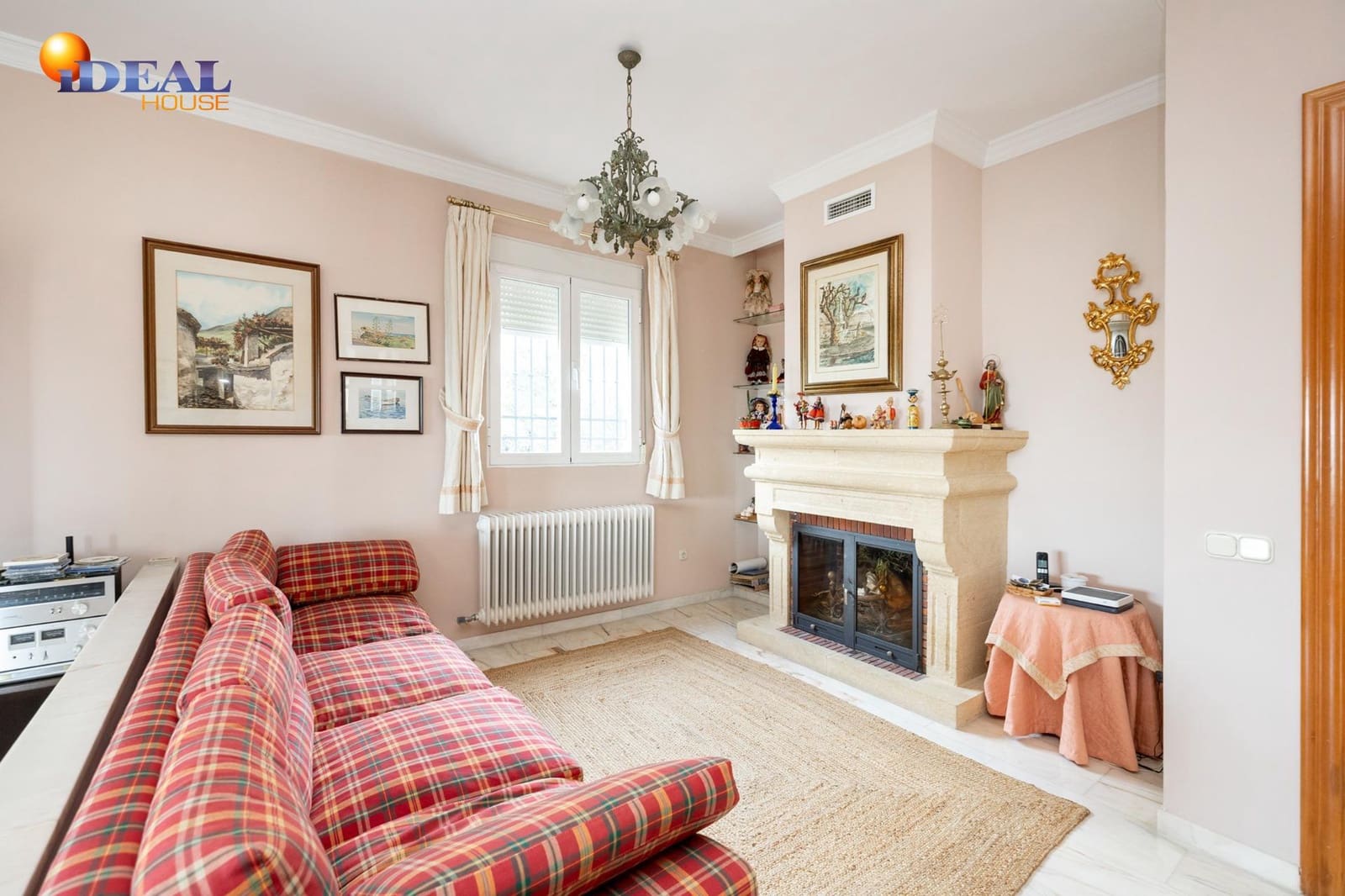 Chalet de 4 habitaciones en Albolote en venta con piscina garaje - 550.000 € (Ref: 9434047)