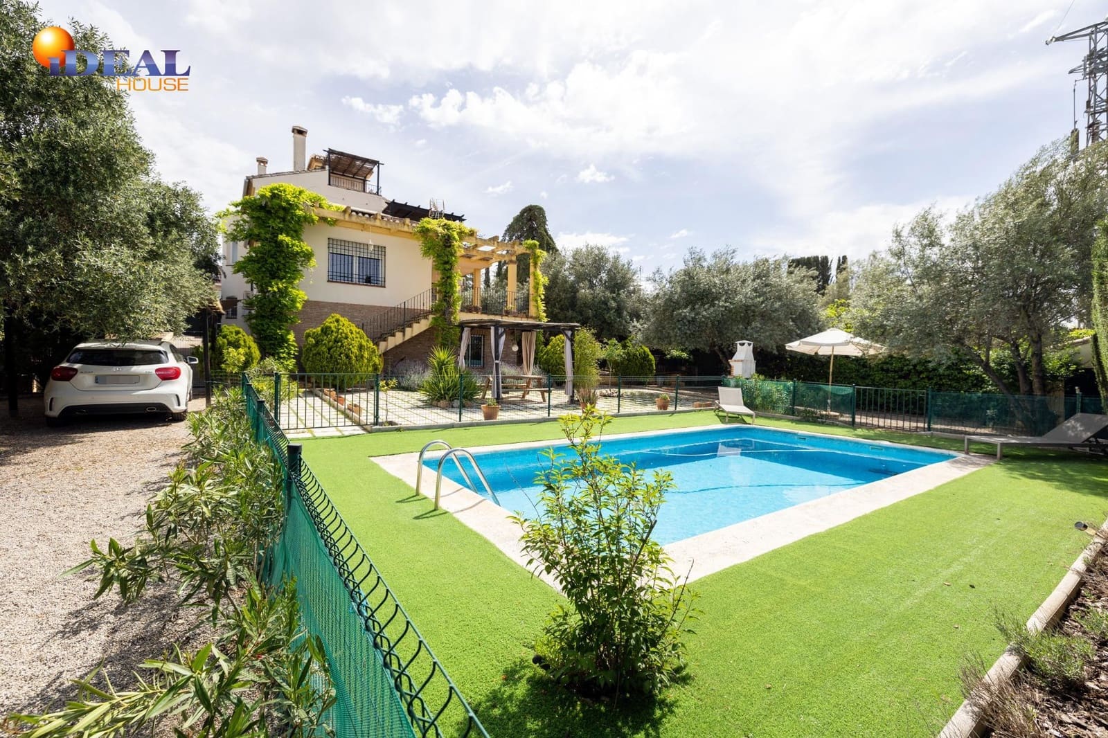 Chalet de 4 habitaciones en Albolote en venta con piscina garaje - 550.000 € (Ref: 9434047)