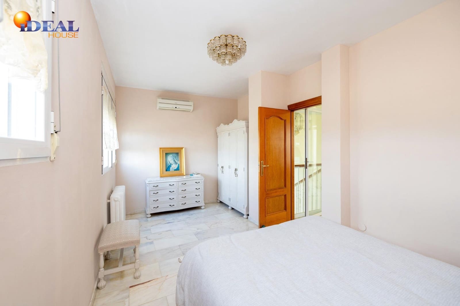 Chalet de 4 habitaciones en Albolote en venta con piscina garaje - 550.000 € (Ref: 9434047)