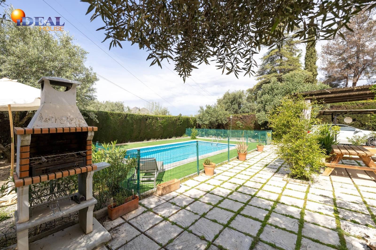 Chalet de 4 habitaciones en Albolote en venta con piscina garaje - 550.000 € (Ref: 9434047)