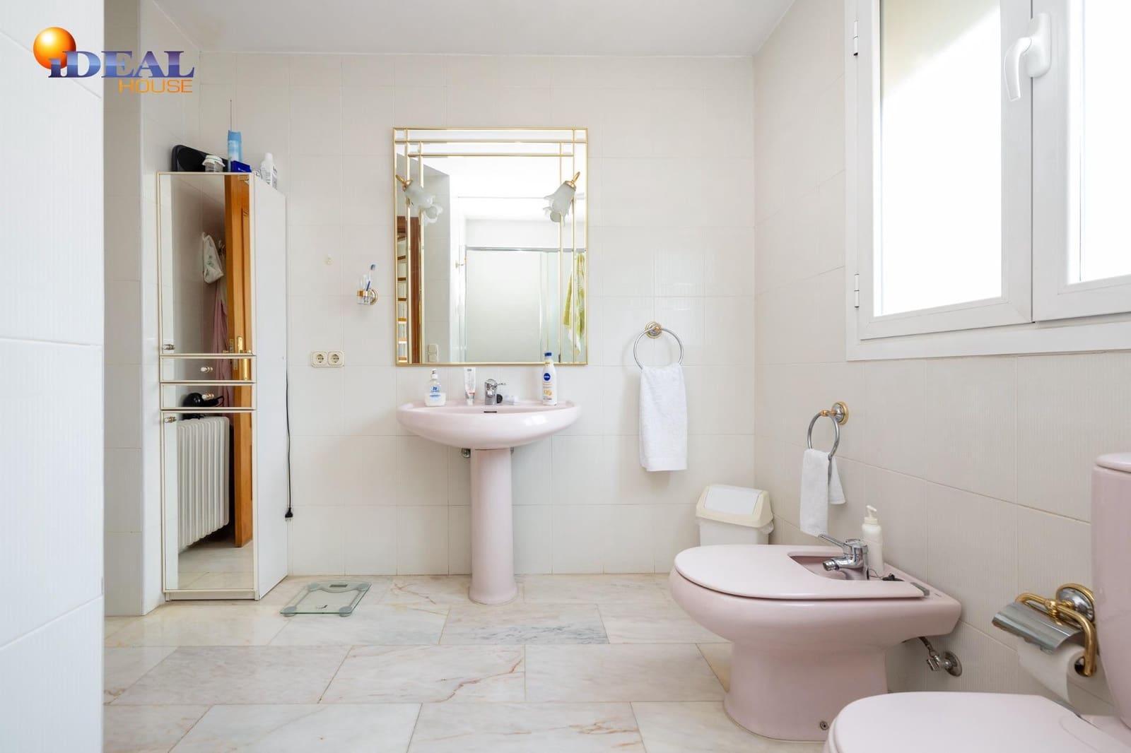 Chalet de 4 habitaciones en Albolote en venta con piscina garaje - 550.000 € (Ref: 9434047)