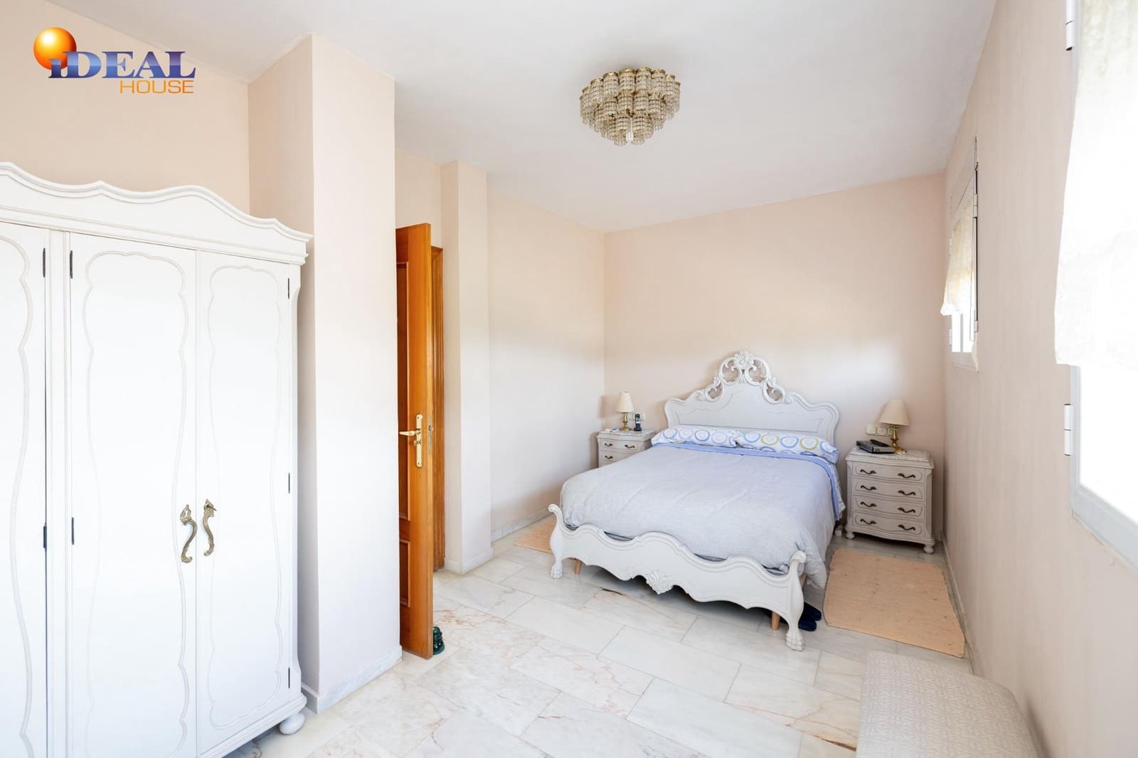 Chalet de 4 habitaciones en Albolote en venta con piscina garaje - 550.000 € (Ref: 9434047)