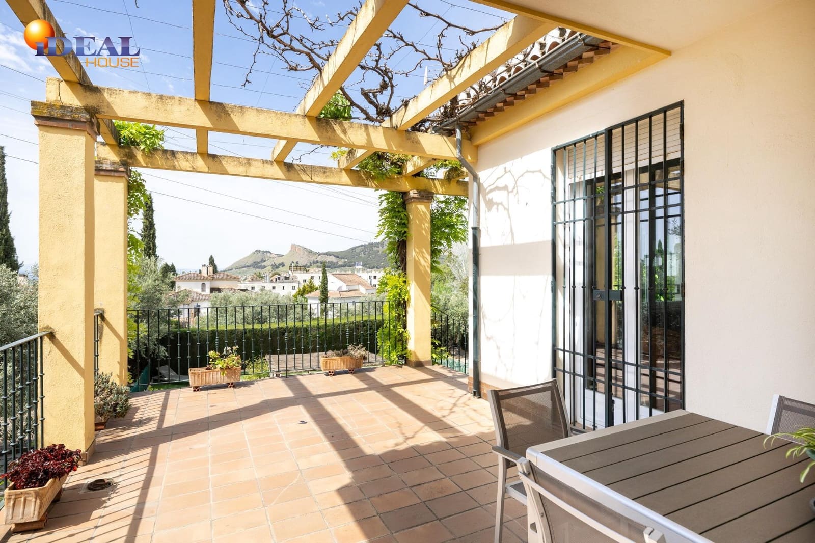 Chalet de 4 habitaciones en Albolote en venta con piscina garaje - 550.000 € (Ref: 9434047)