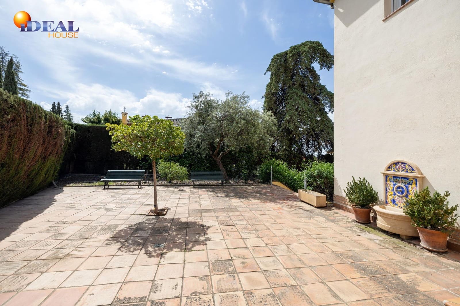 Chalet de 4 habitaciones en Albolote en venta con piscina garaje - 550.000 € (Ref: 9434047)