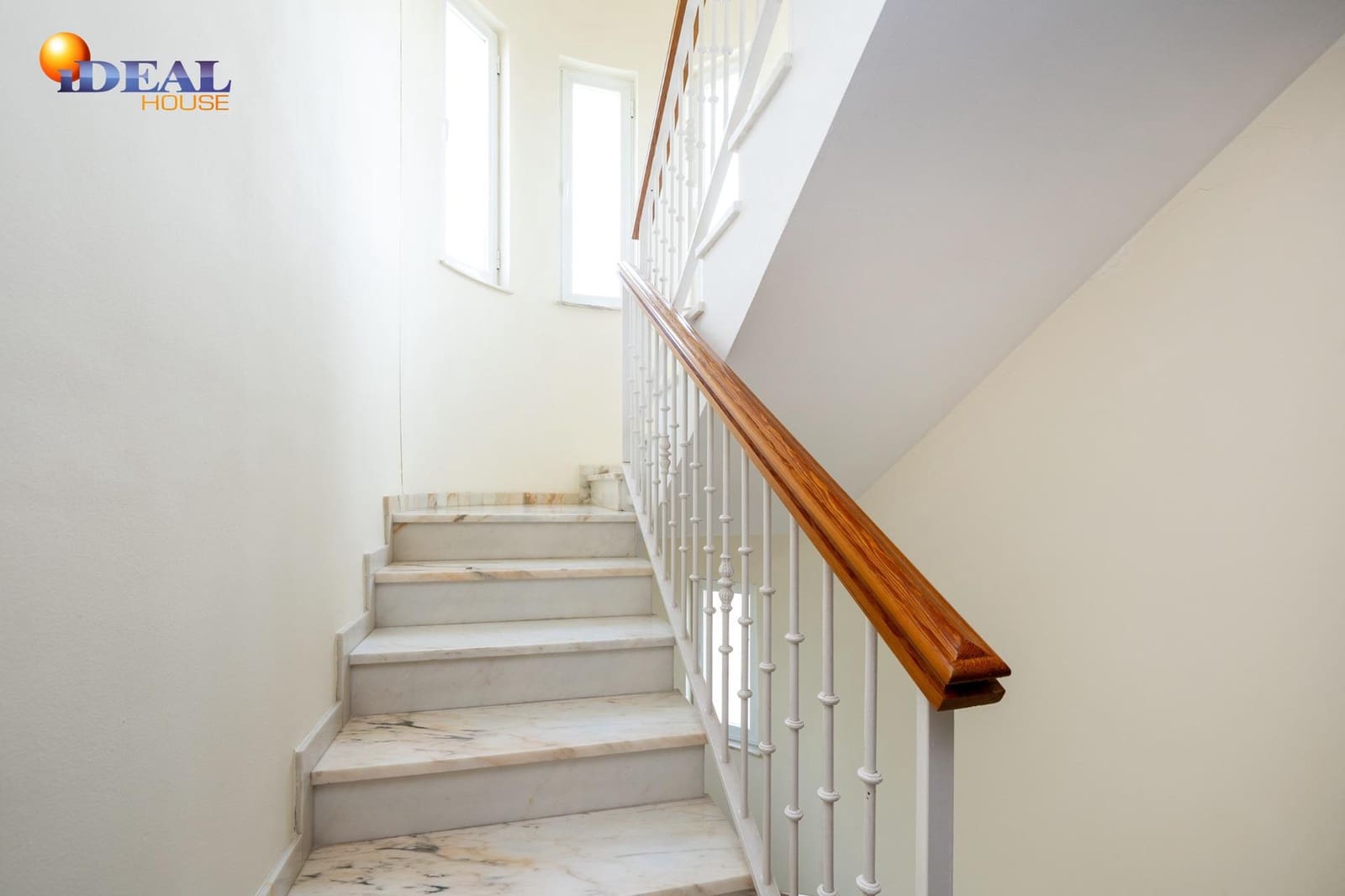 Chalet de 4 habitaciones en Albolote en venta con piscina garaje - 550.000 € (Ref: 9434047)