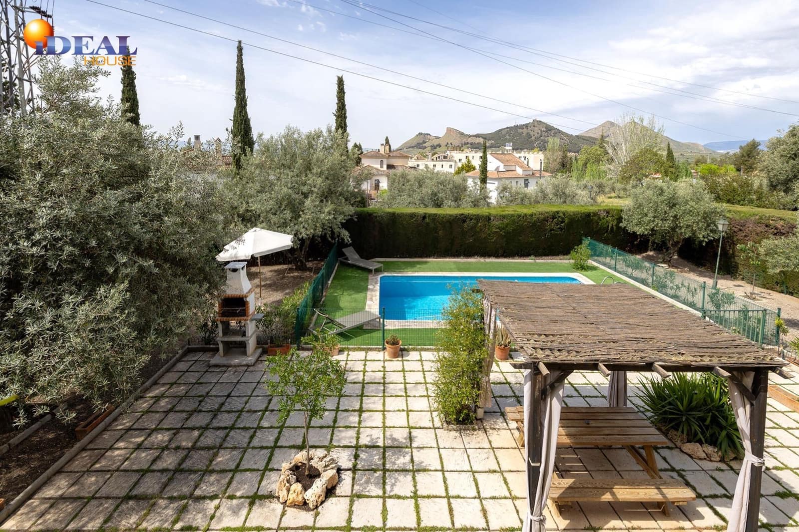 Chalet de 4 habitaciones en Albolote en venta con piscina garaje - 550.000 € (Ref: 9434047)