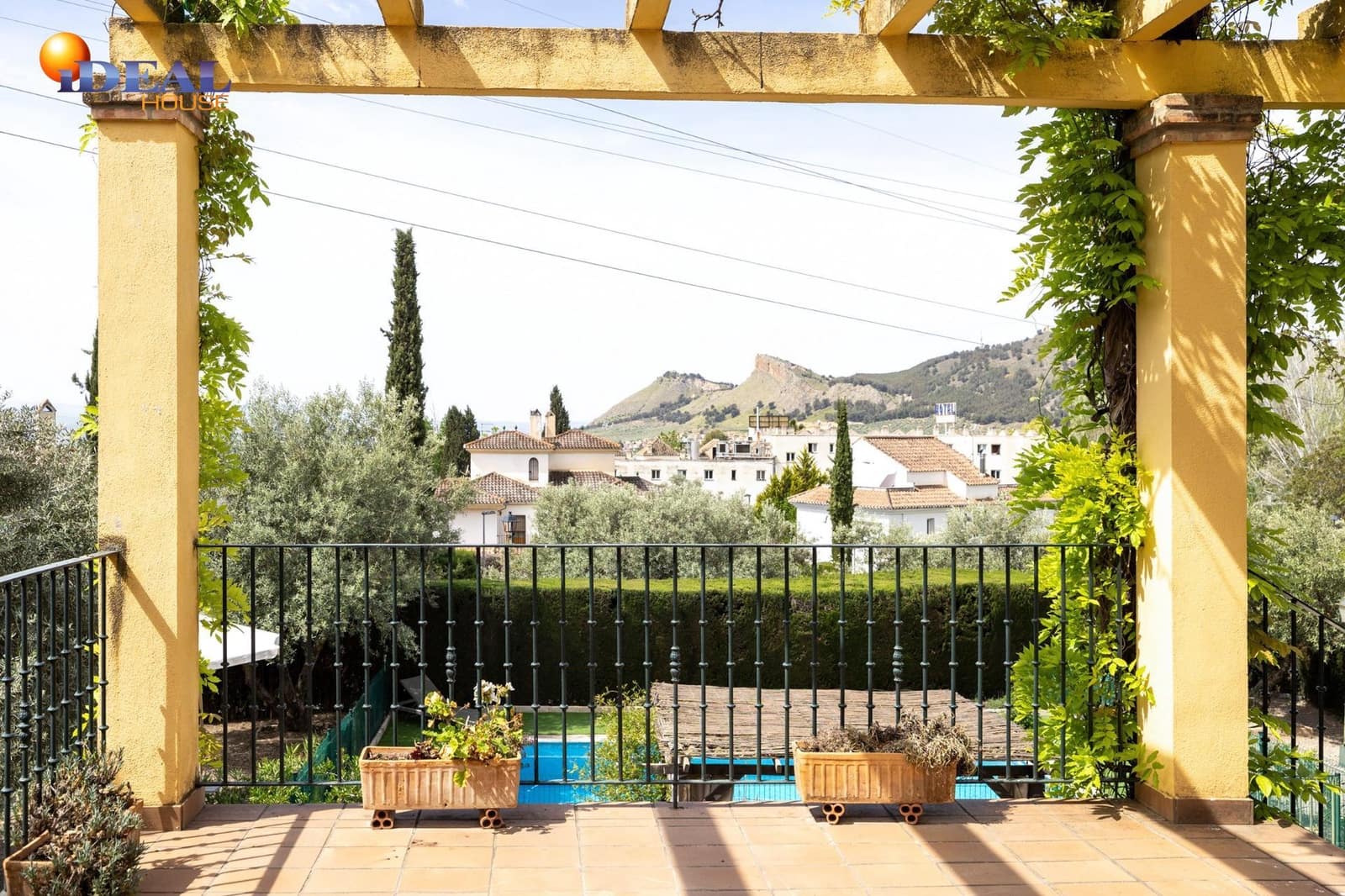 Chalet de 4 habitaciones en Albolote en venta con piscina garaje - 550.000 € (Ref: 9434047)