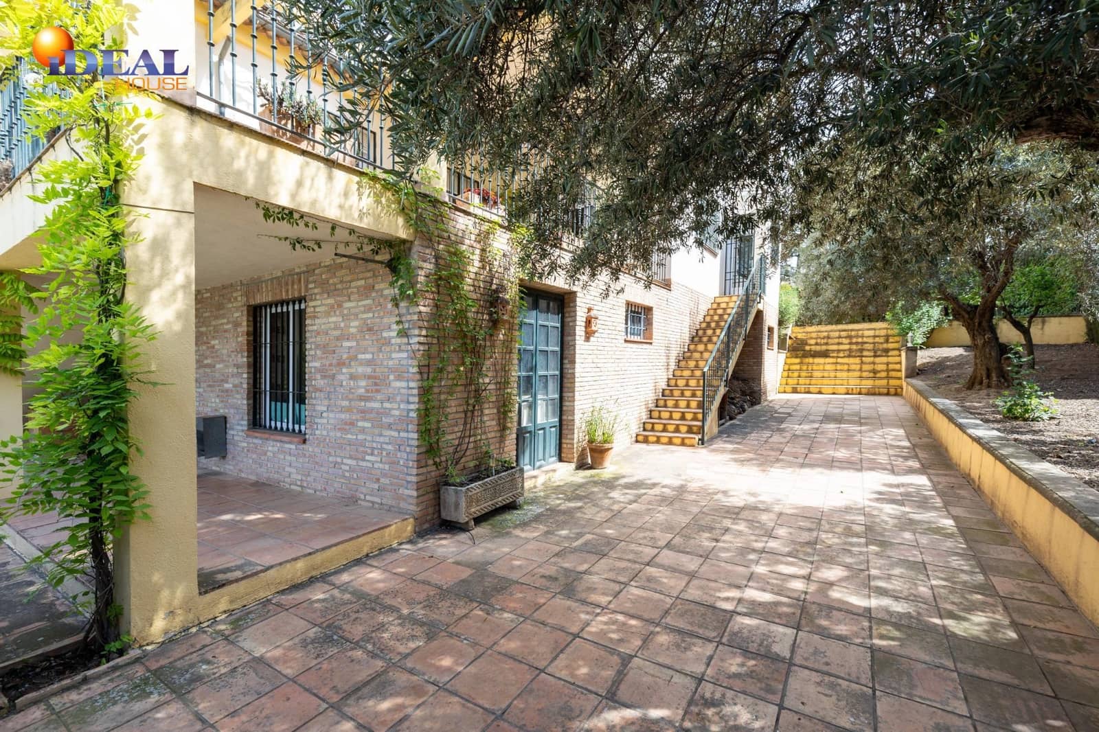 Chalet de 4 habitaciones en Albolote en venta con piscina garaje - 550.000 € (Ref: 9434047)