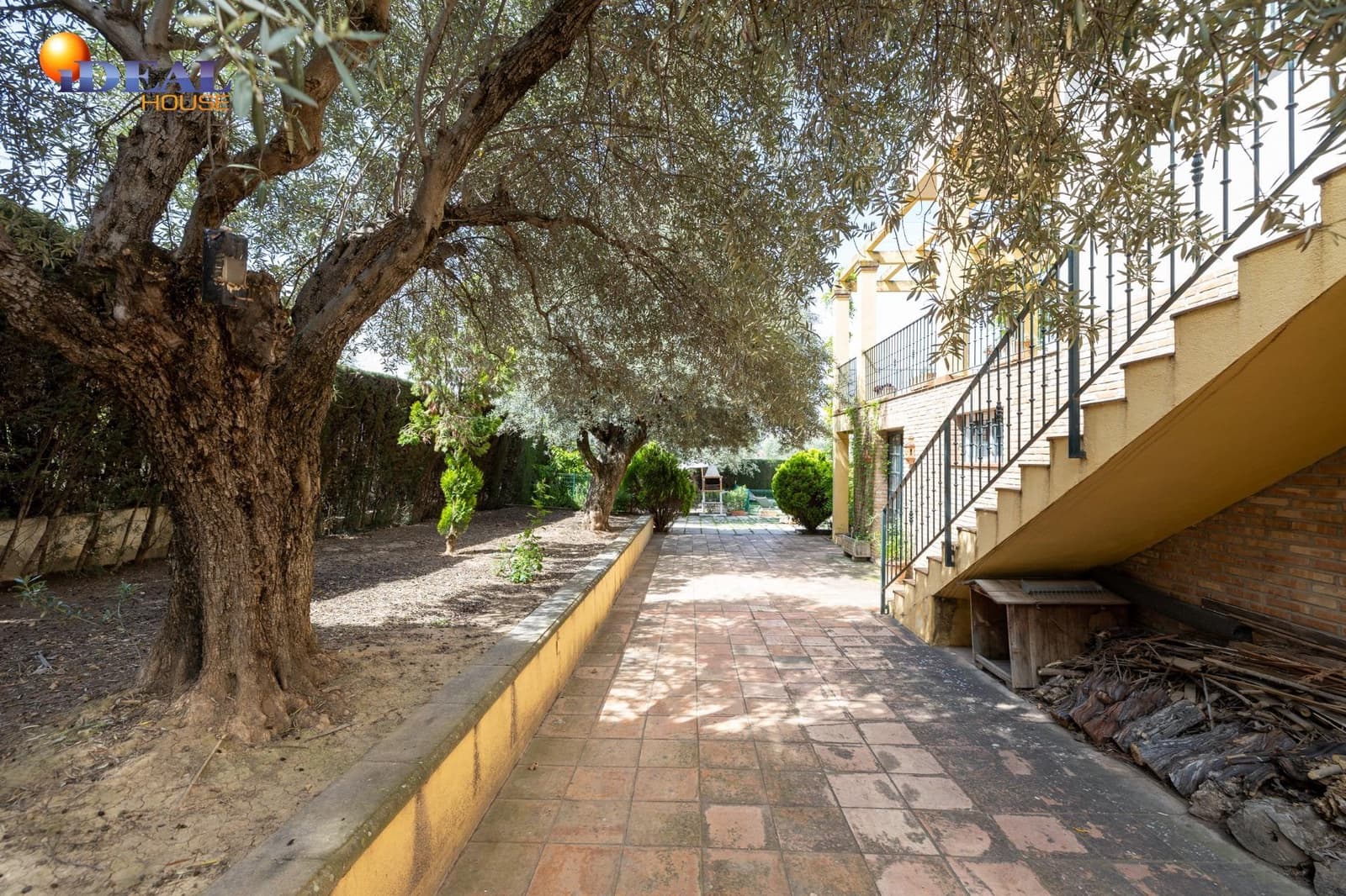 Chalet de 4 habitaciones en Albolote en venta con piscina garaje - 550.000 € (Ref: 9434047)