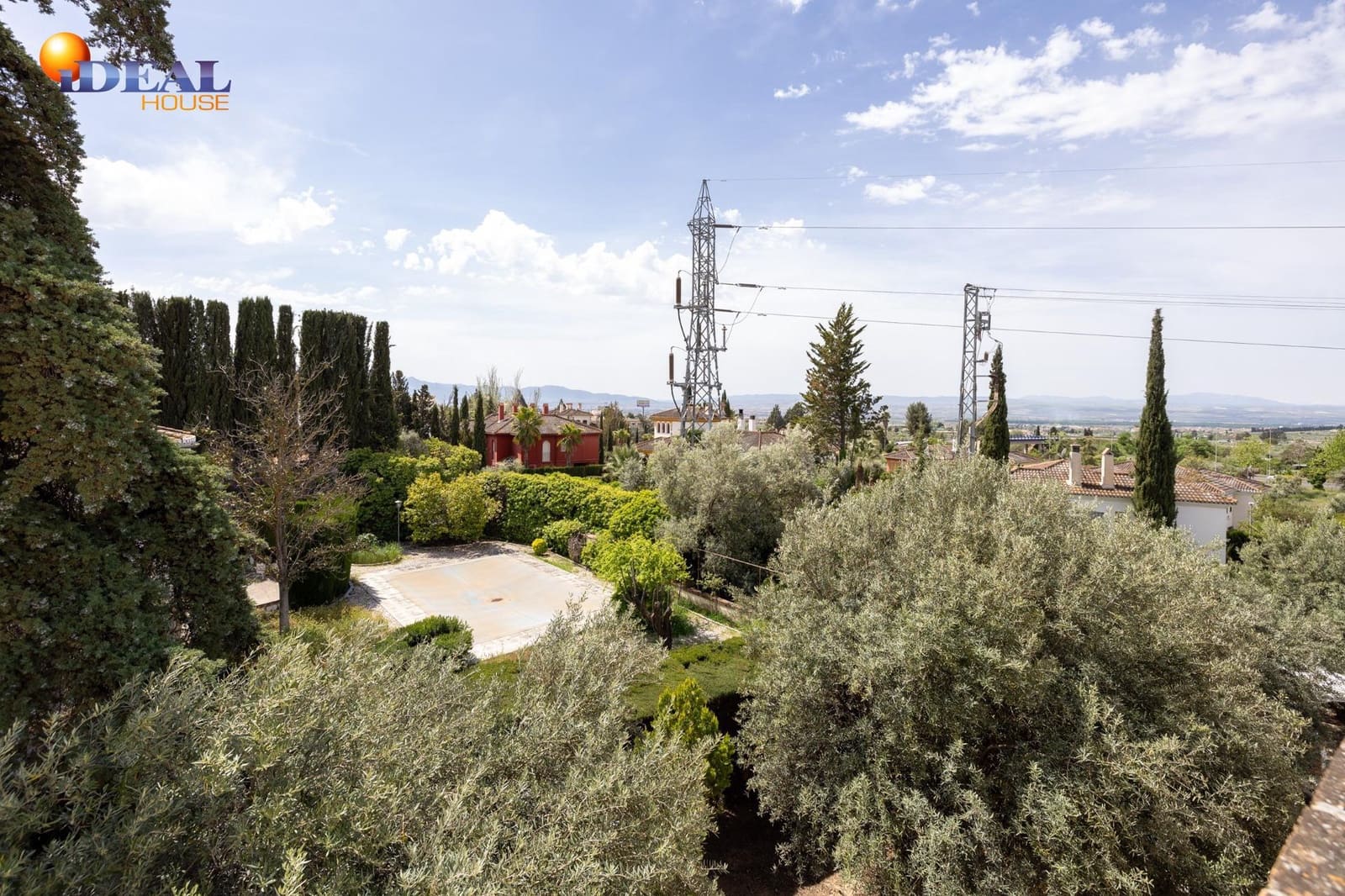 Chalet de 4 habitaciones en Albolote en venta con piscina garaje - 550.000 € (Ref: 9434047)