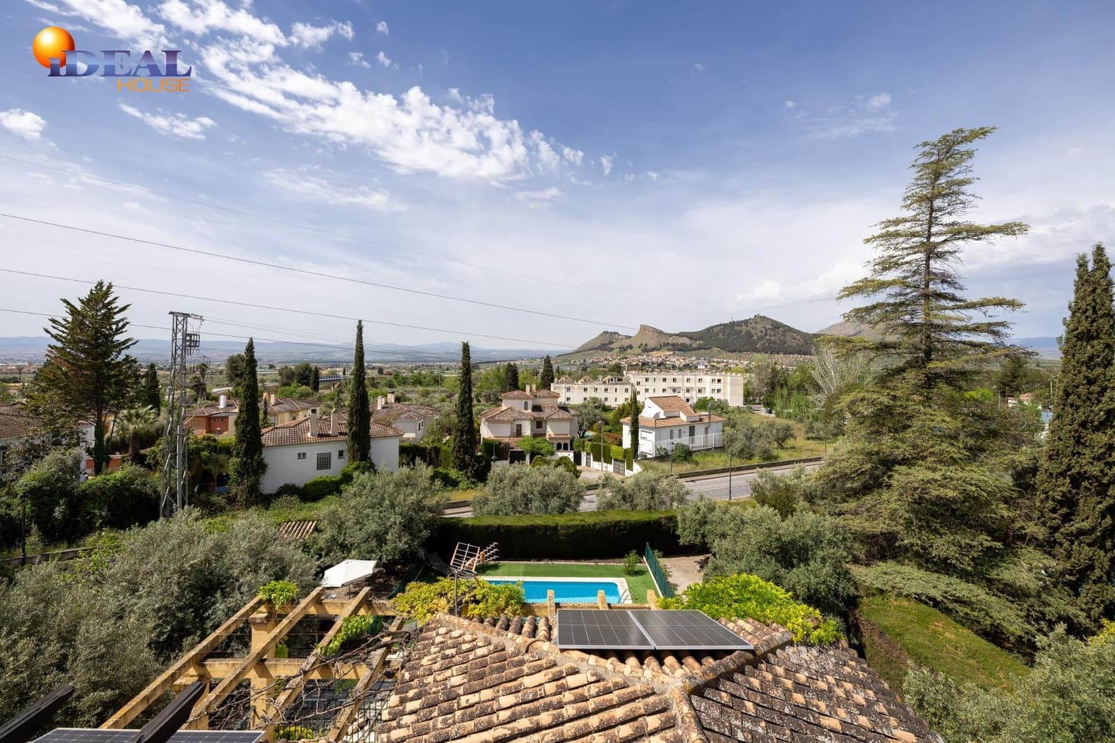 Chalet de 4 habitaciones en Albolote en venta con piscina garaje - 550.000 € (Ref: 9434047)