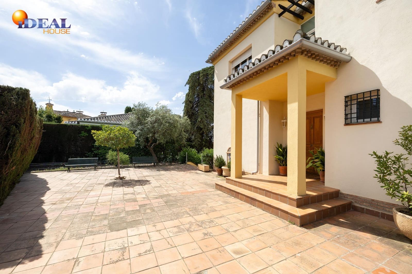 Chalet de 4 habitaciones en Albolote en venta con piscina garaje - 550.000 € (Ref: 9434047)