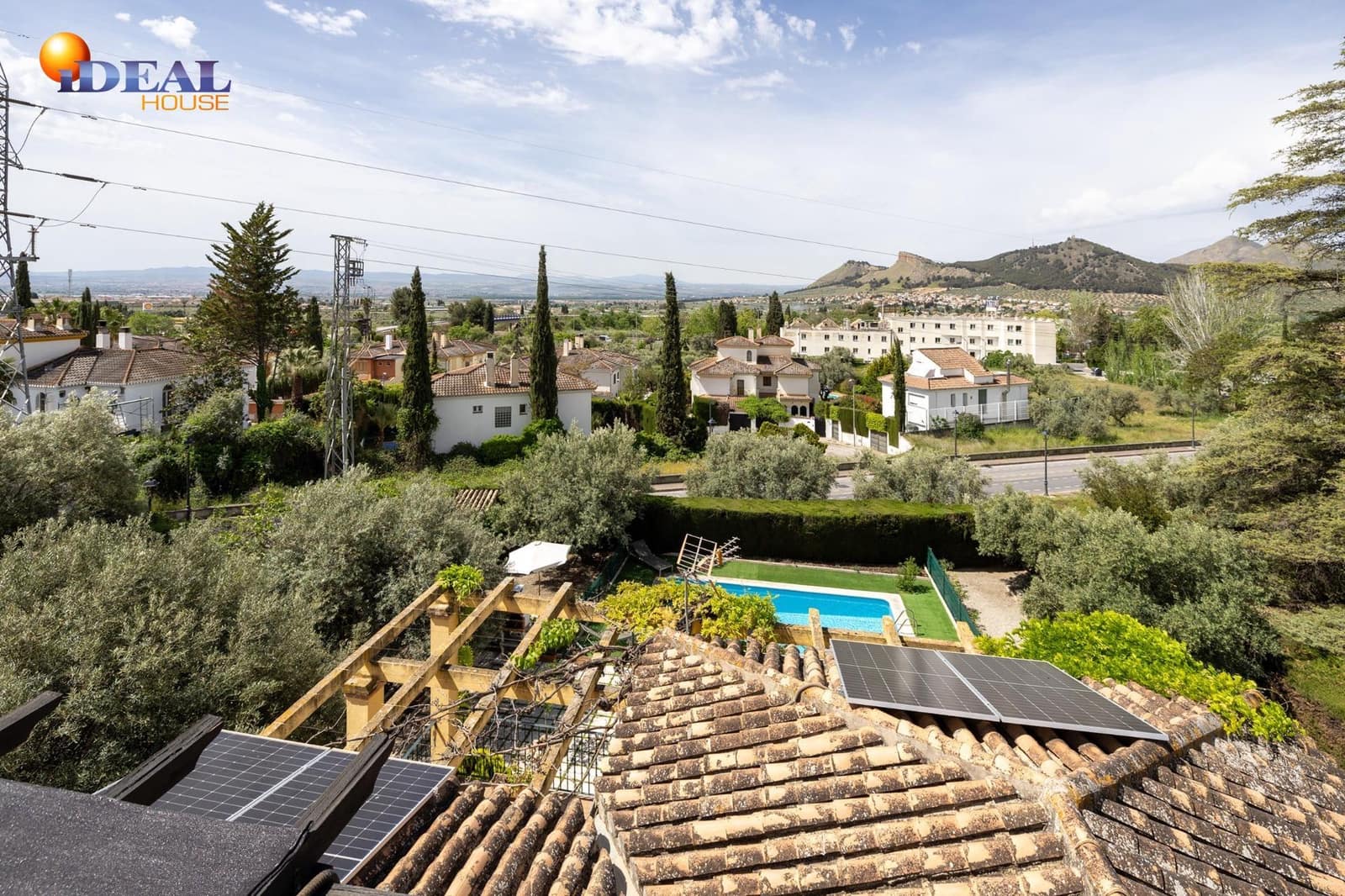 Chalet de 4 habitaciones en Albolote en venta con piscina garaje - 550.000 € (Ref: 9434047)