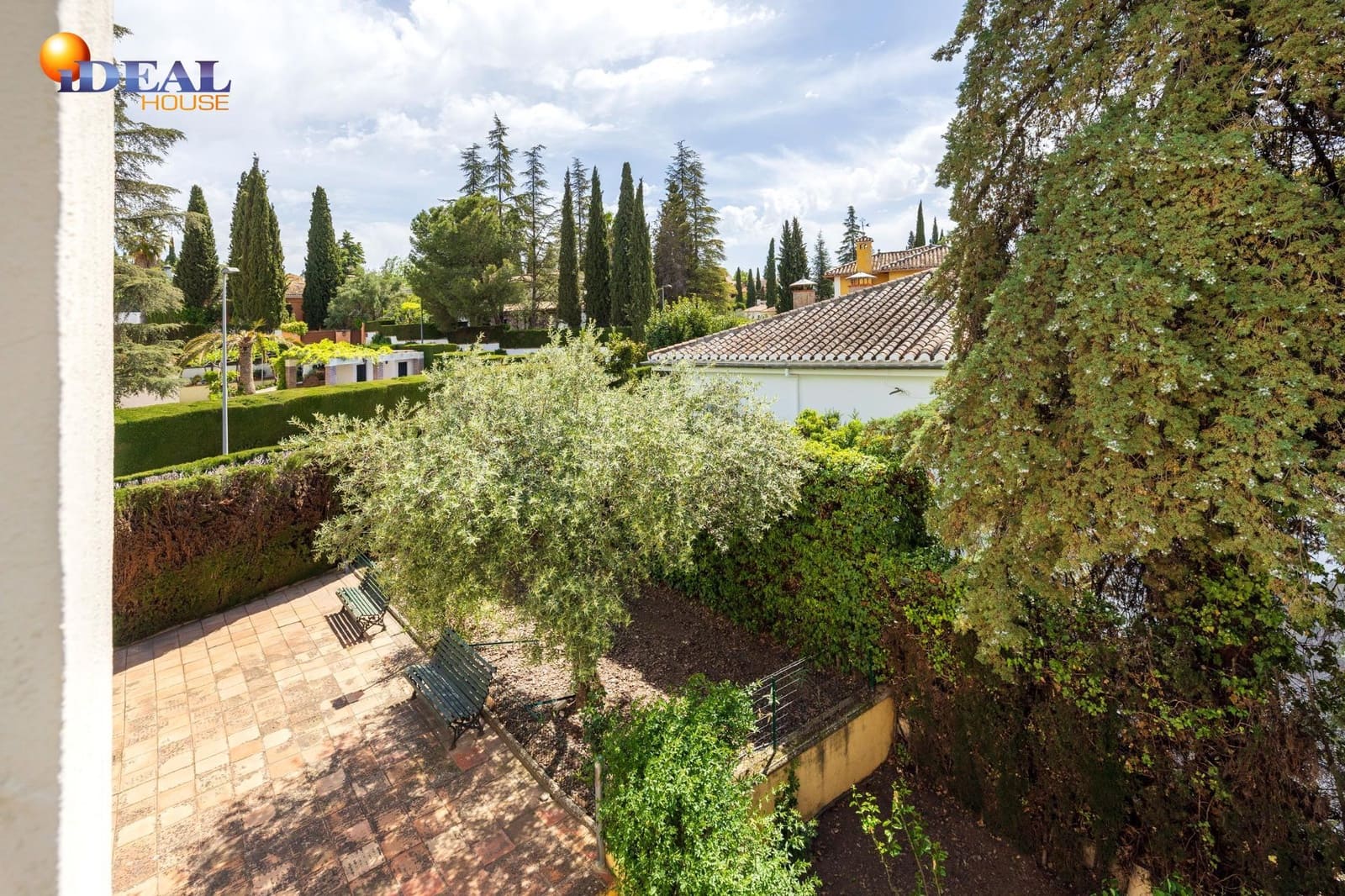 Chalet de 4 habitaciones en Albolote en venta con piscina garaje - 550.000 € (Ref: 9434047)