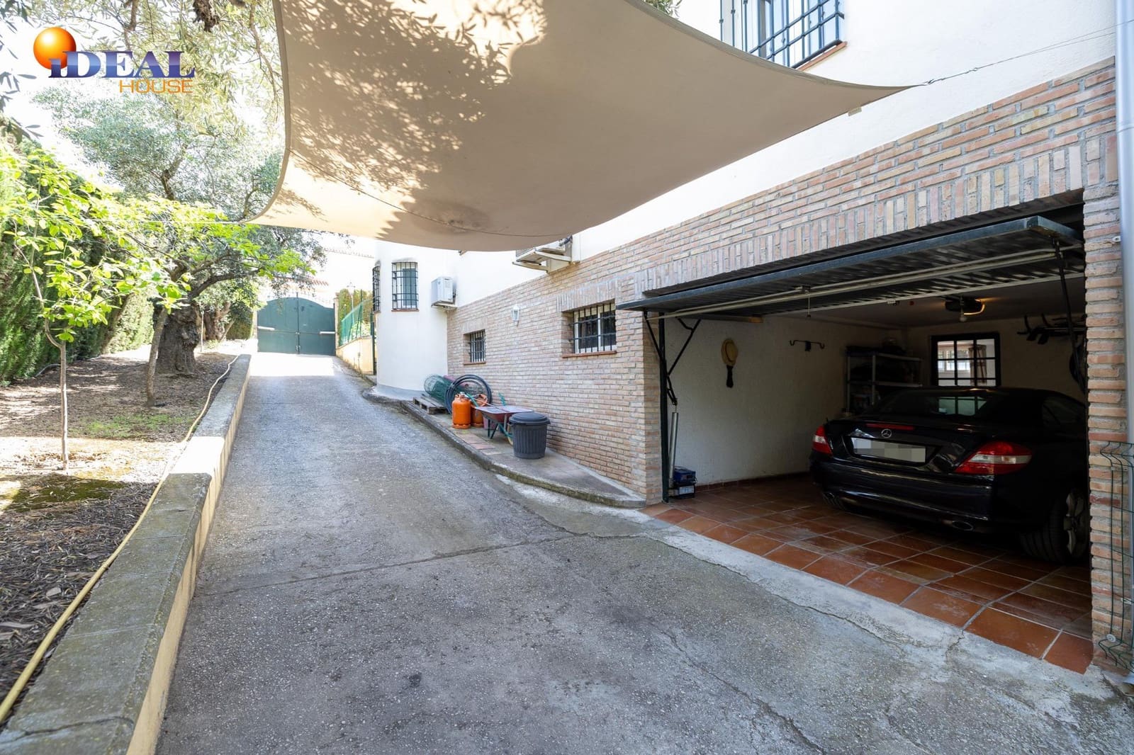 Chalet de 4 habitaciones en Albolote en venta con piscina garaje - 550.000 € (Ref: 9434047)