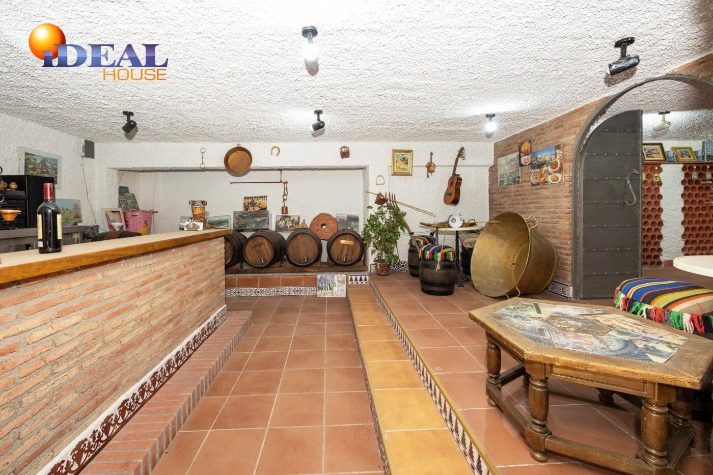 Finca/Casa Rural de 8 habitaciones en Granada ciudad en venta con piscina - 550.000 € (Ref: 9434049)