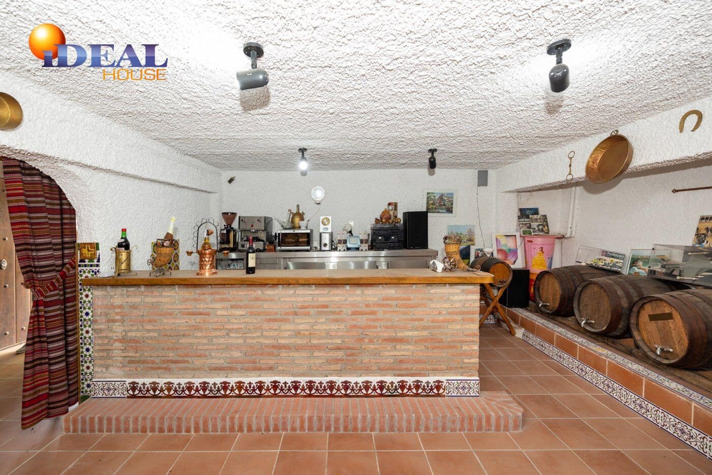 Finca/Casa Rural de 8 habitaciones en Granada ciudad en venta con piscina - 550.000 € (Ref: 9434049)