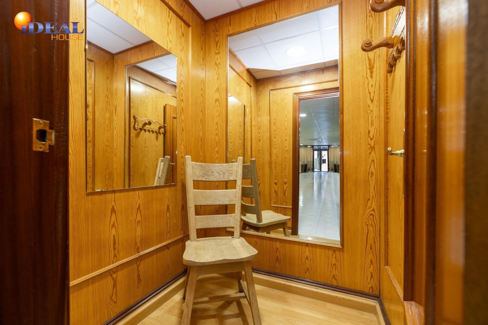 Commercial for sale in Granada city - € 170,000 (Ref: 9434050)