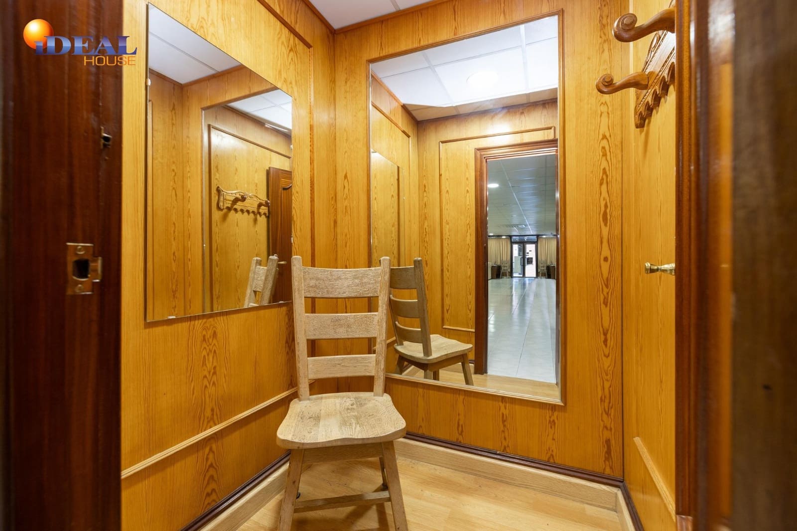 Commercial for sale in Granada city - € 170,000 (Ref: 9434050)