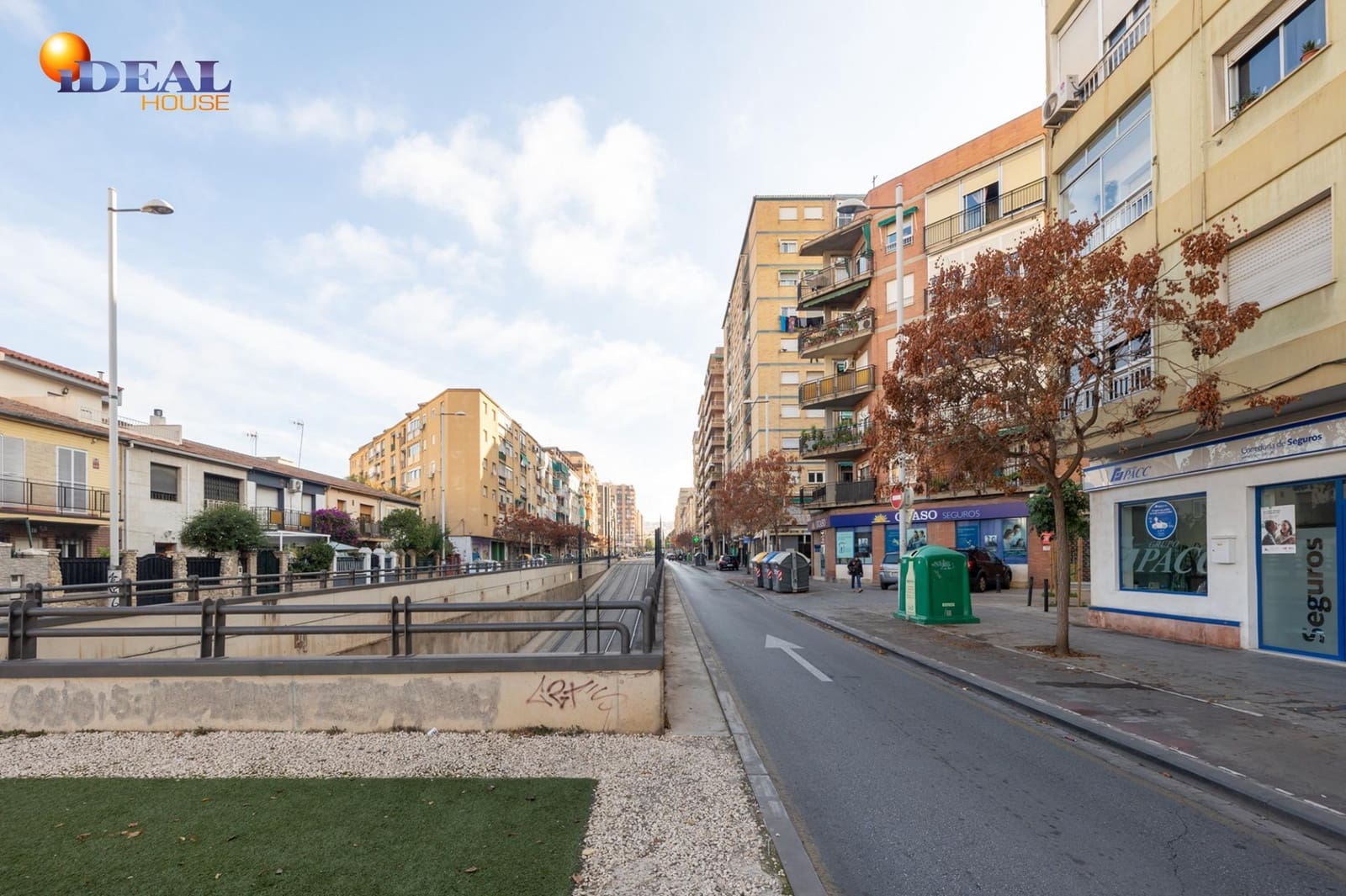 Commercial for sale in Granada city - € 170,000 (Ref: 9434050)