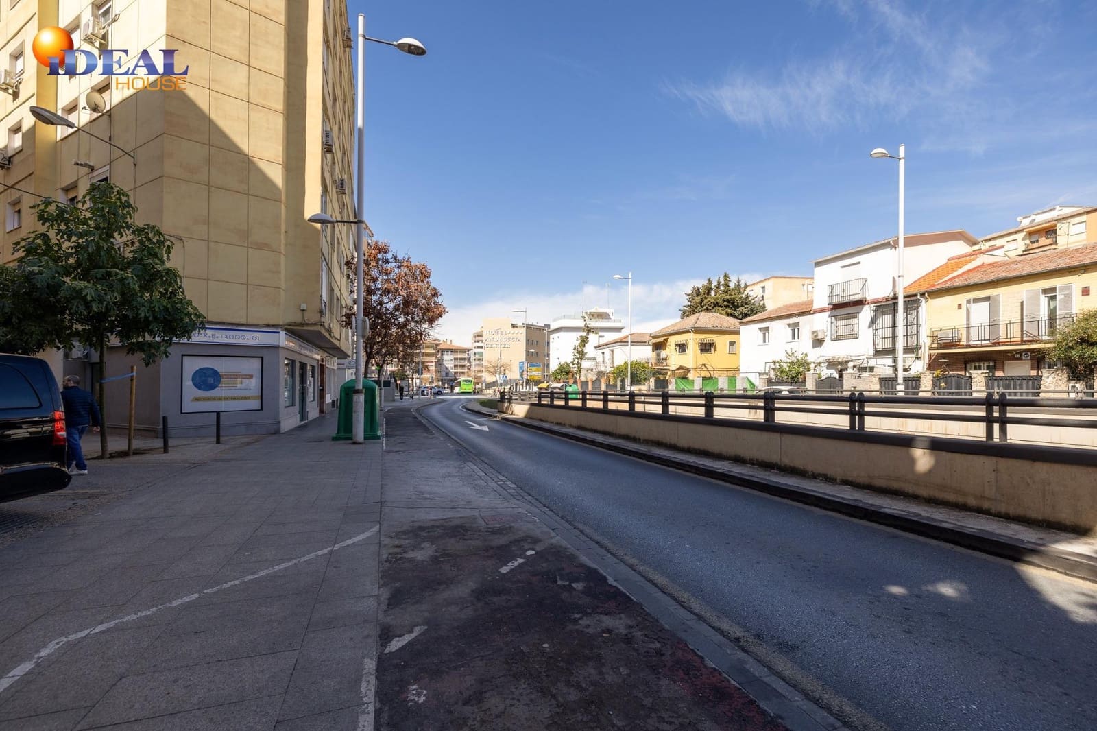 Commercial for sale in Granada city - € 170,000 (Ref: 9434050)