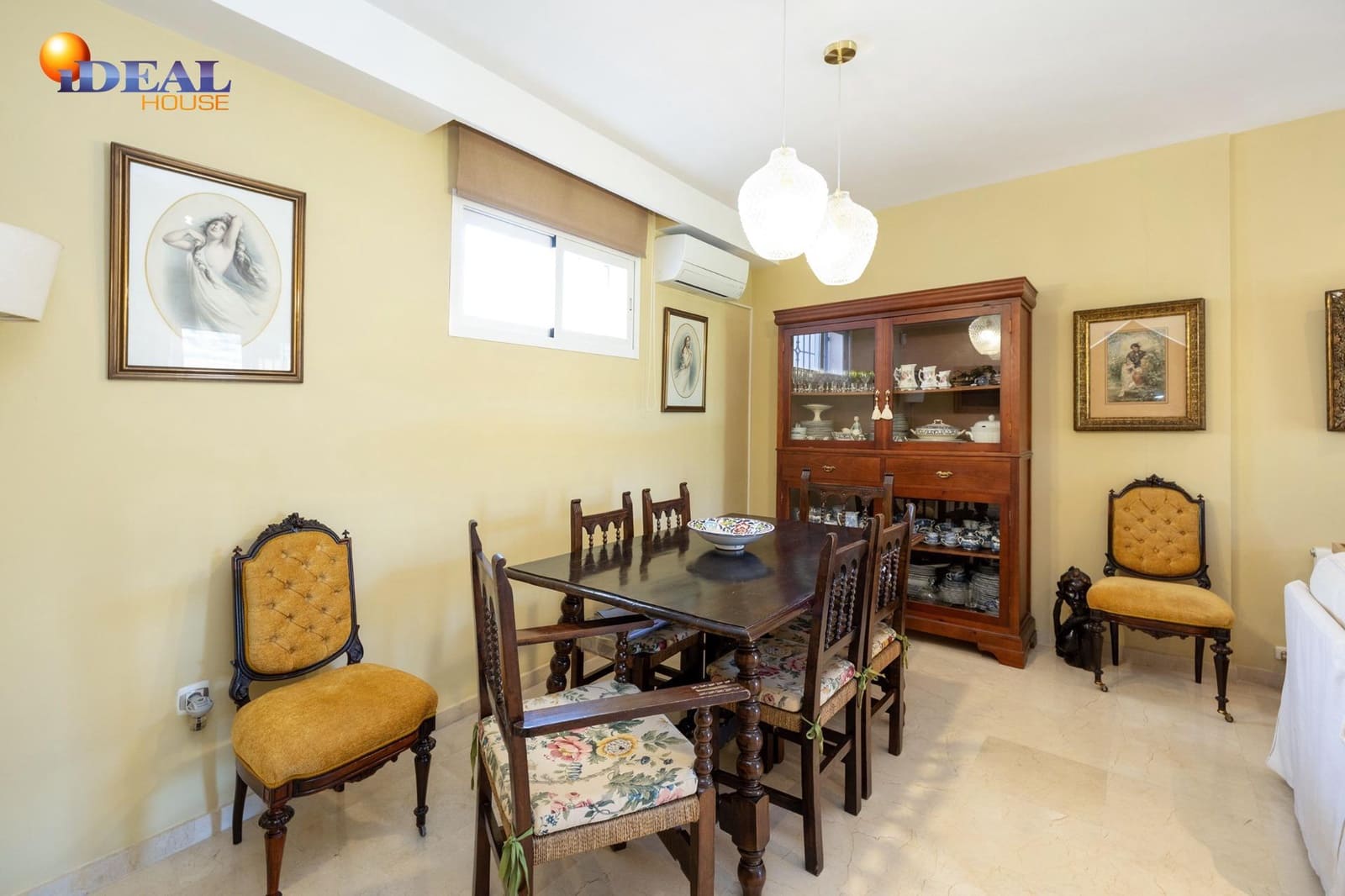3 slaapkamer Rijtjeshuis te koop in Granada stad met zwembad garage - € 420.000 (Ref: 9434051)